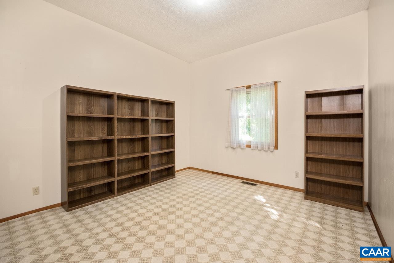 16892 PATRICK HENRY HWY