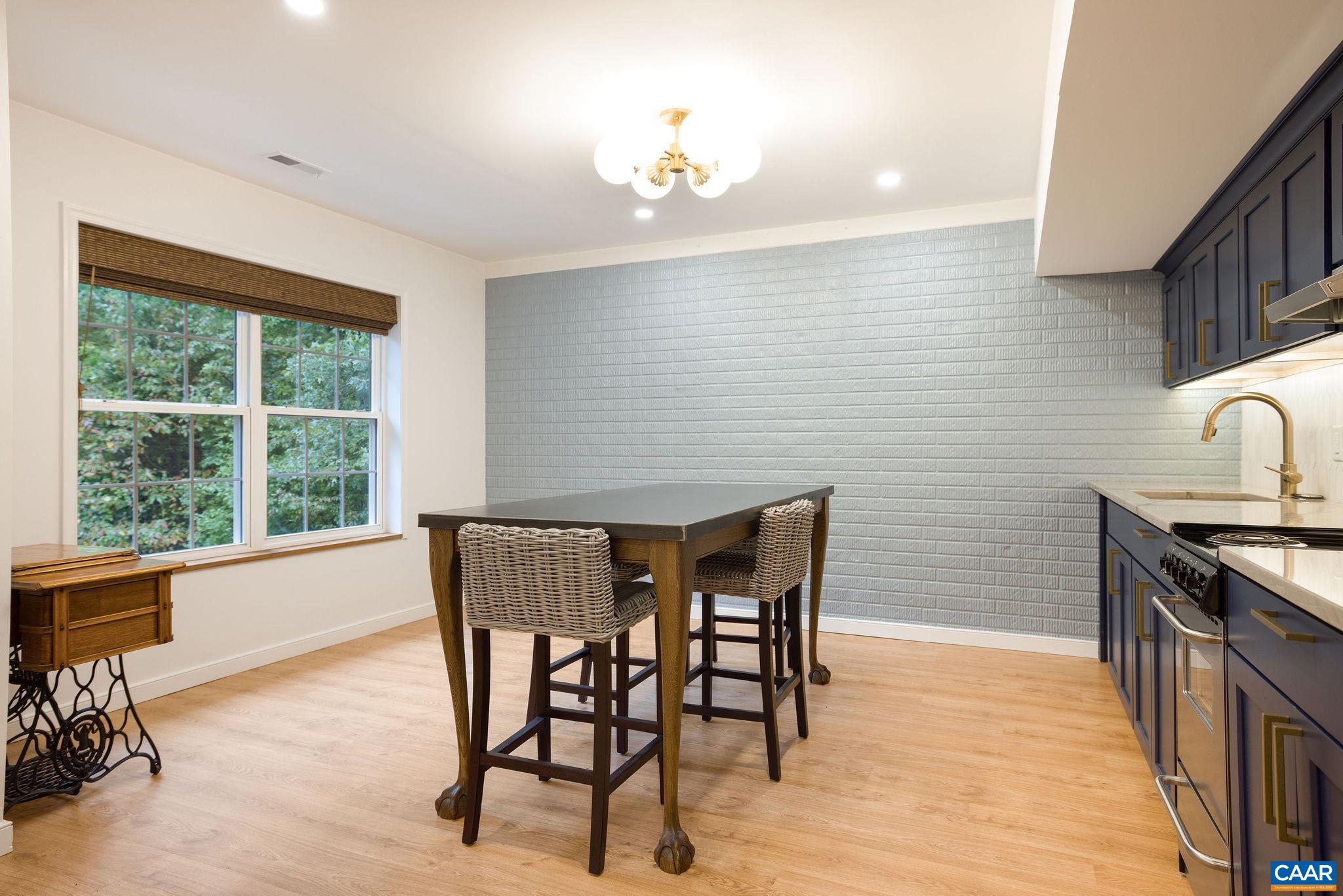 8880 HOWARDSVILLE TPKE