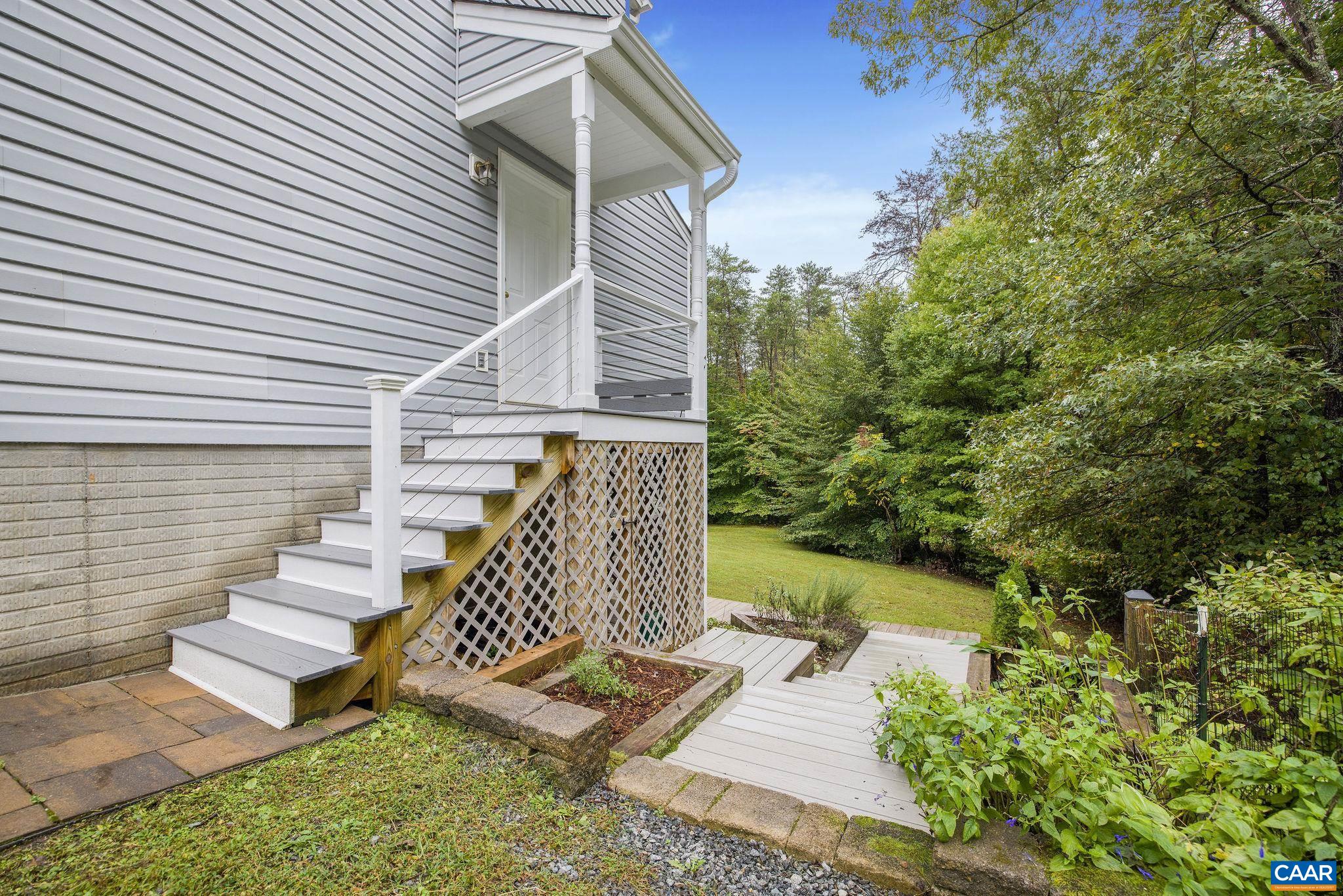 8880 HOWARDSVILLE TPKE