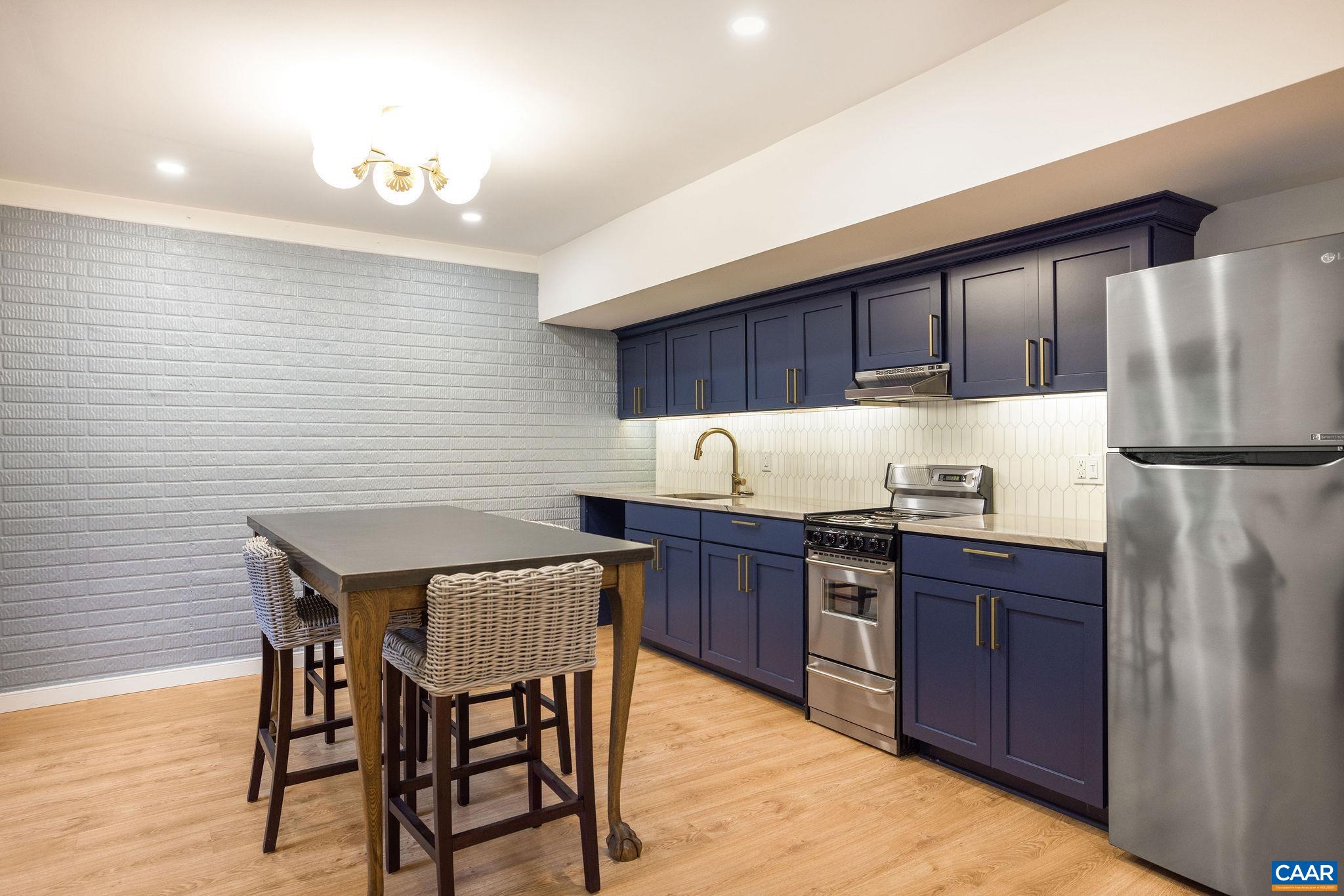 8880 HOWARDSVILLE TPKE