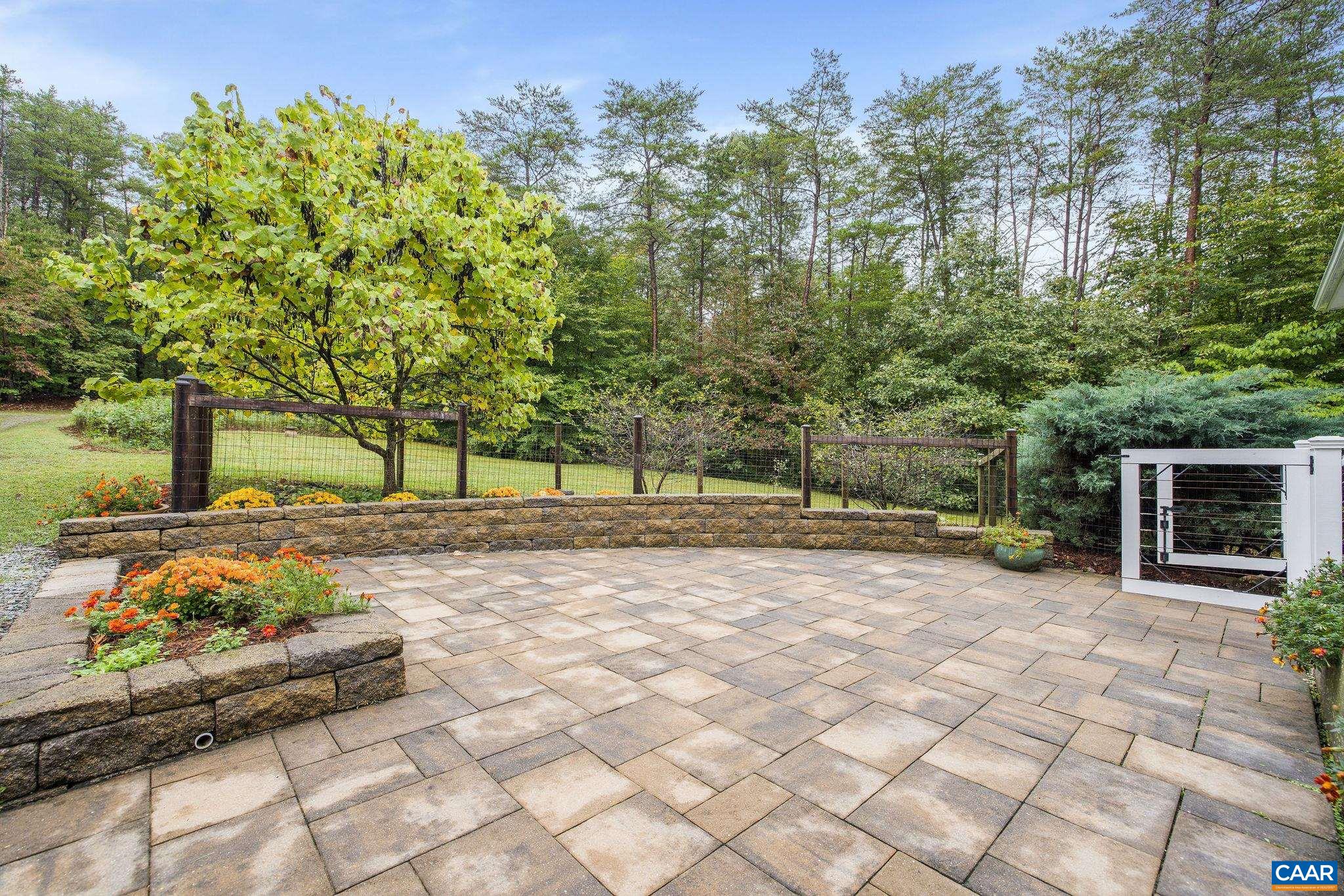 8880 HOWARDSVILLE TPKE