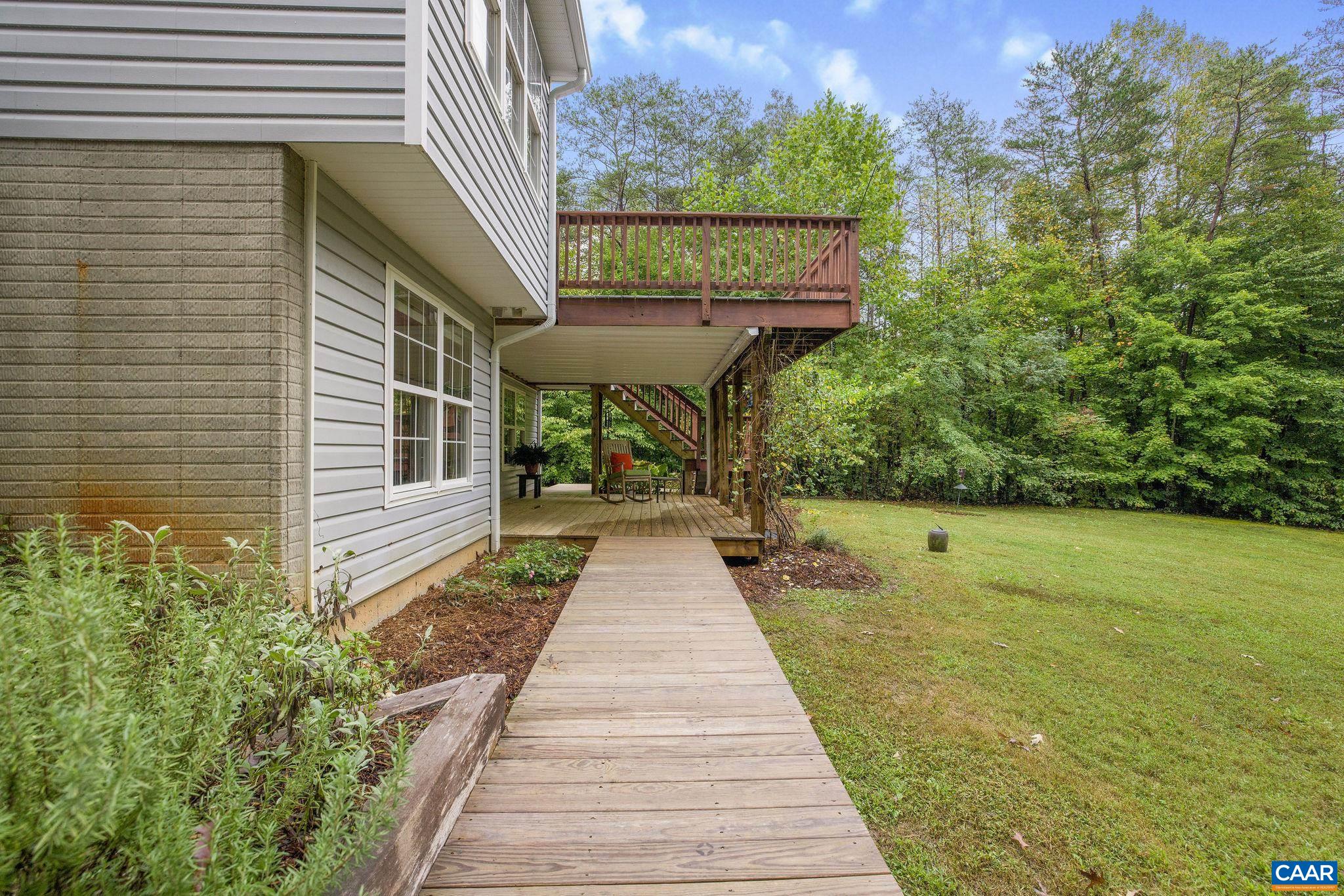 8880 HOWARDSVILLE TPKE