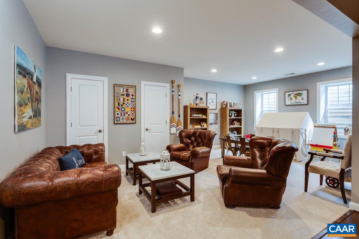 1817 HYLAND CREEK DR