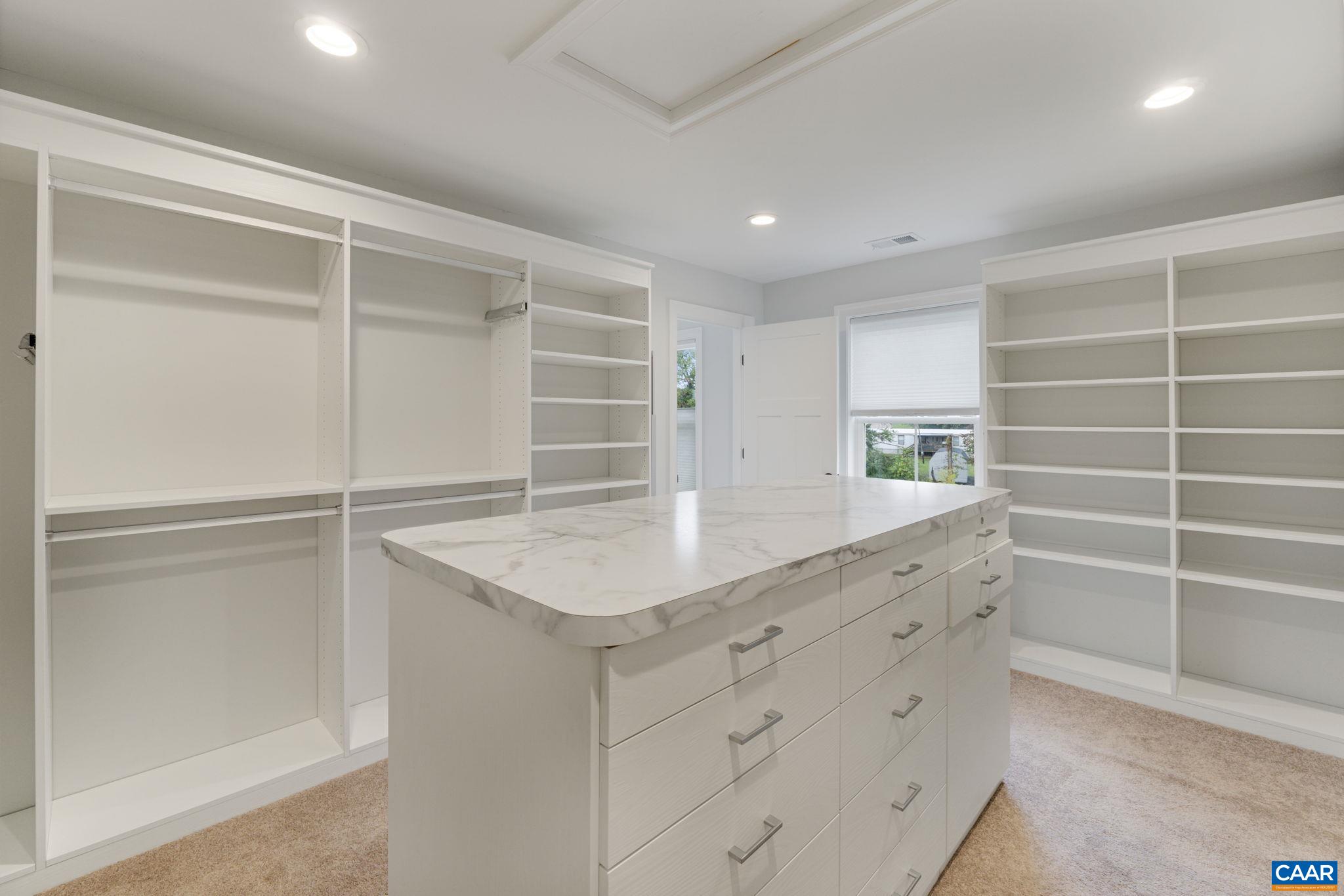 606 SAUNDERS HILL DR