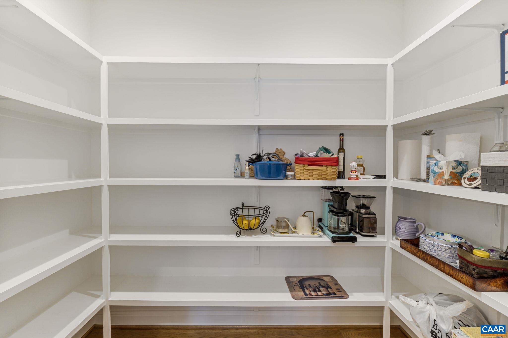 606 SAUNDERS HILL DR