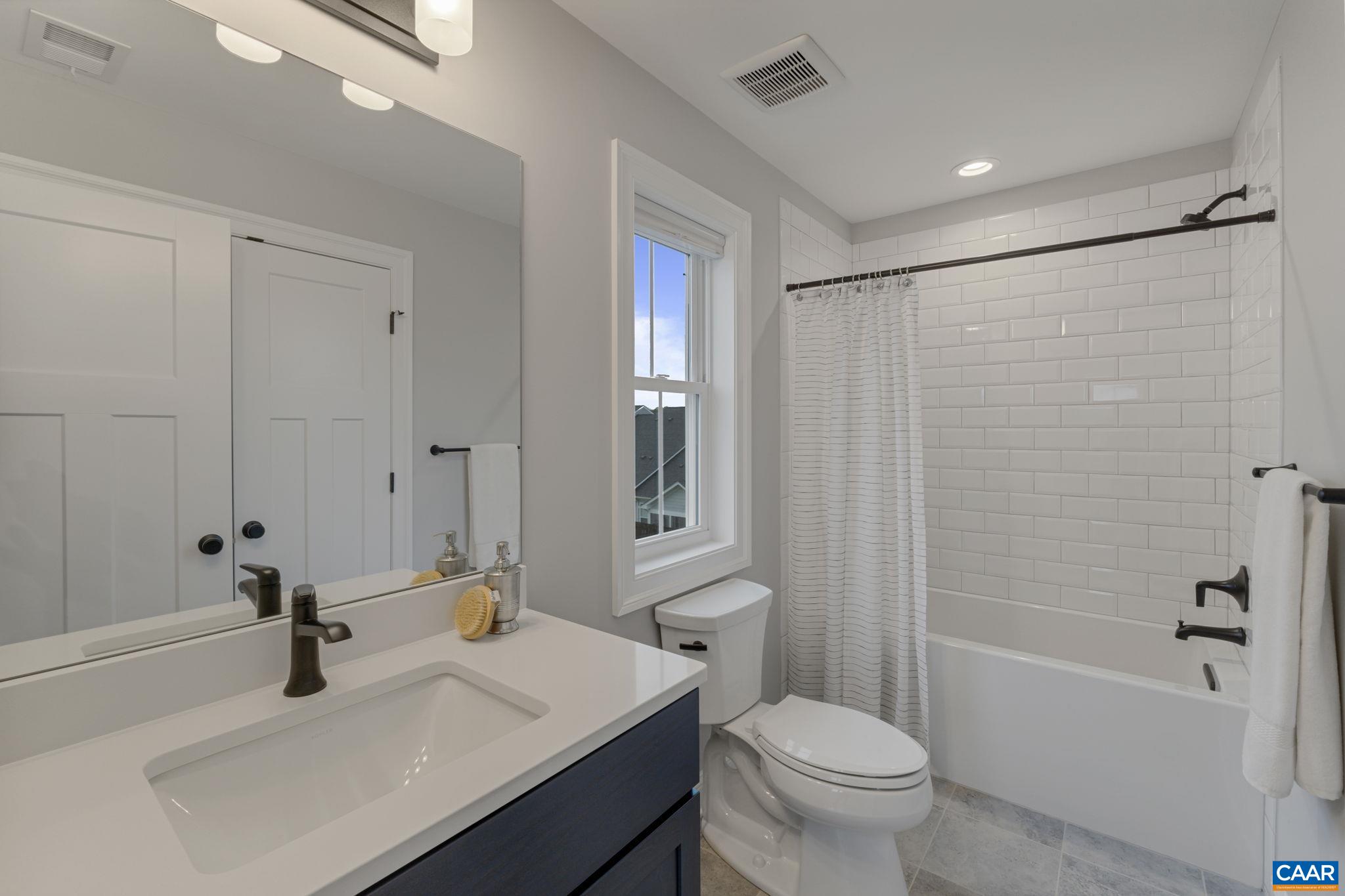 606 SAUNDERS HILL DR