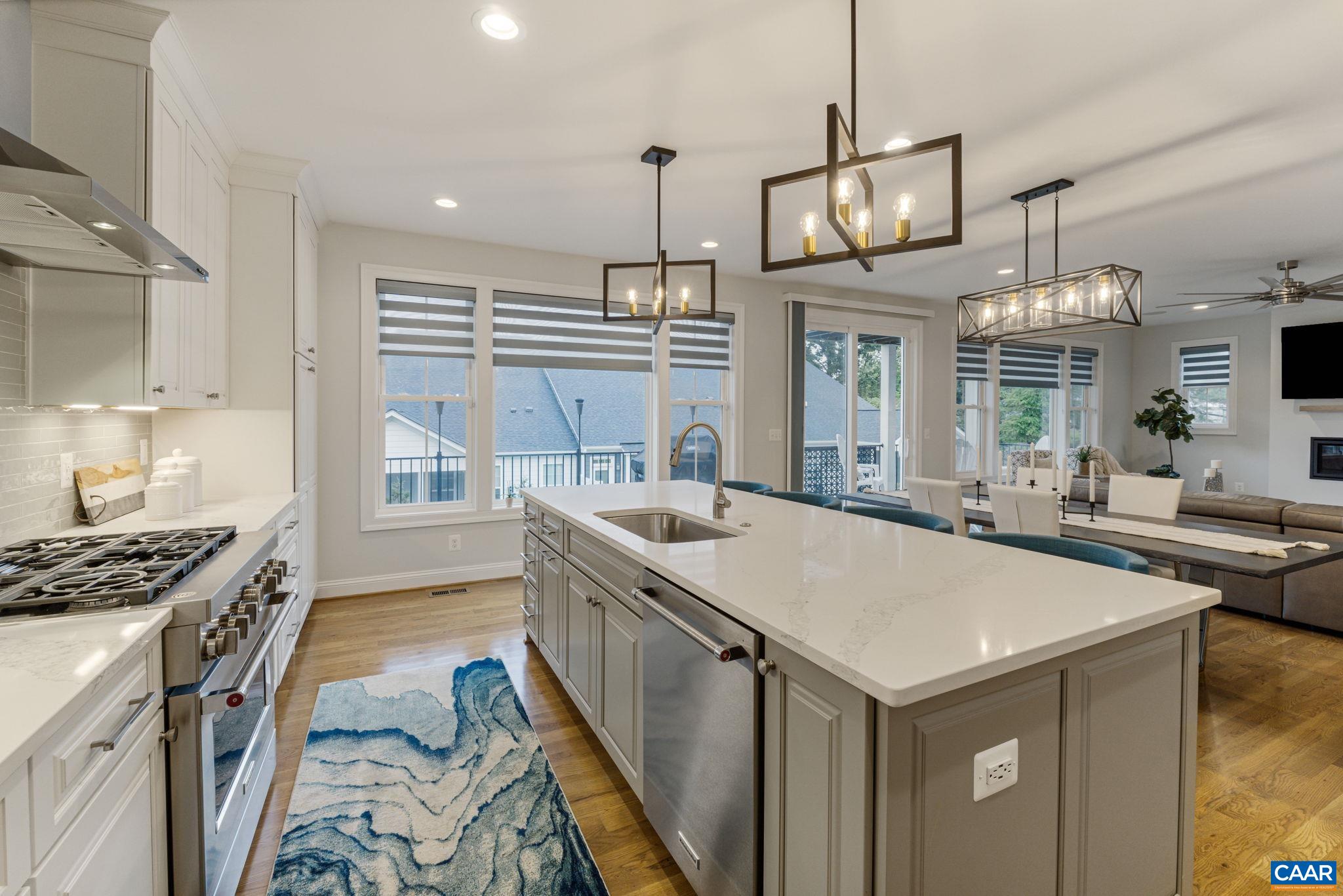 606 SAUNDERS HILL DR