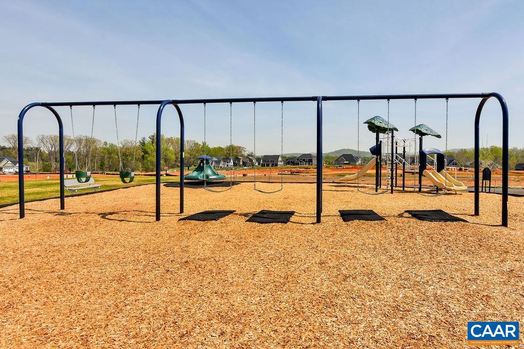 606 SAUNDERS HILL DR