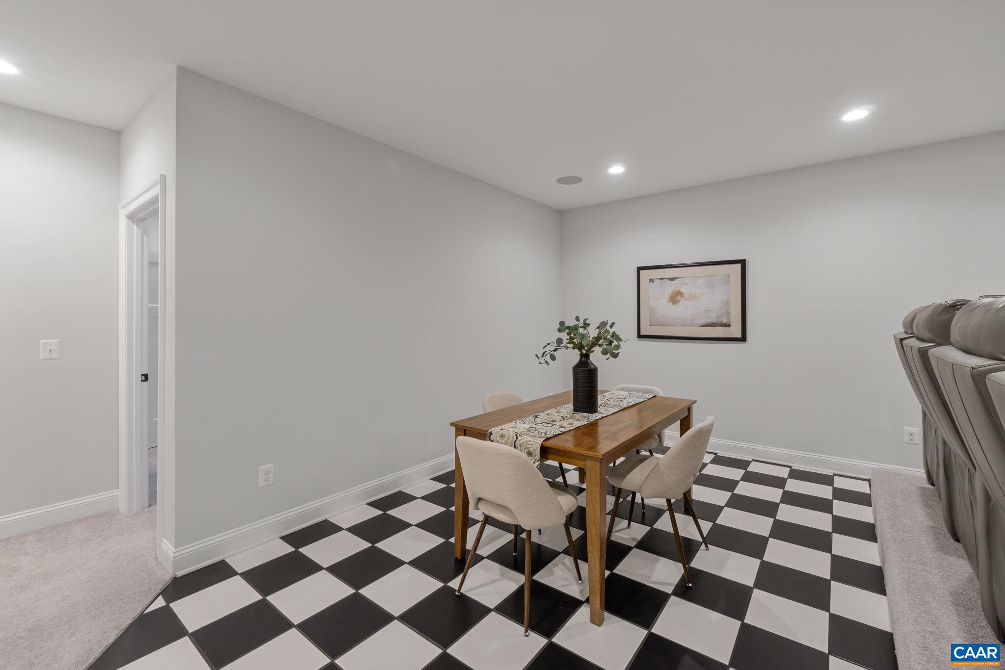 606 SAUNDERS HILL DR