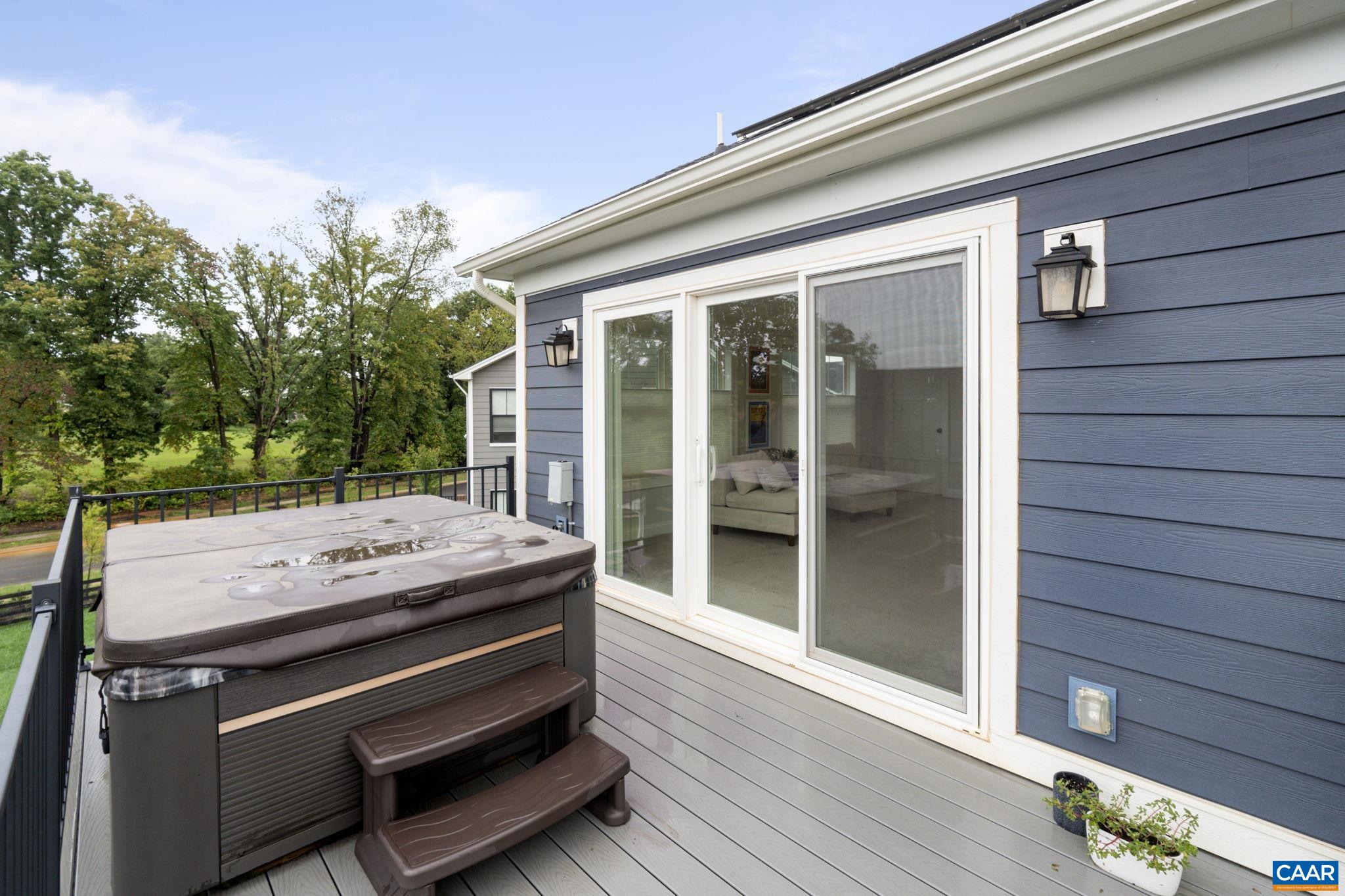 606 SAUNDERS HILL DR