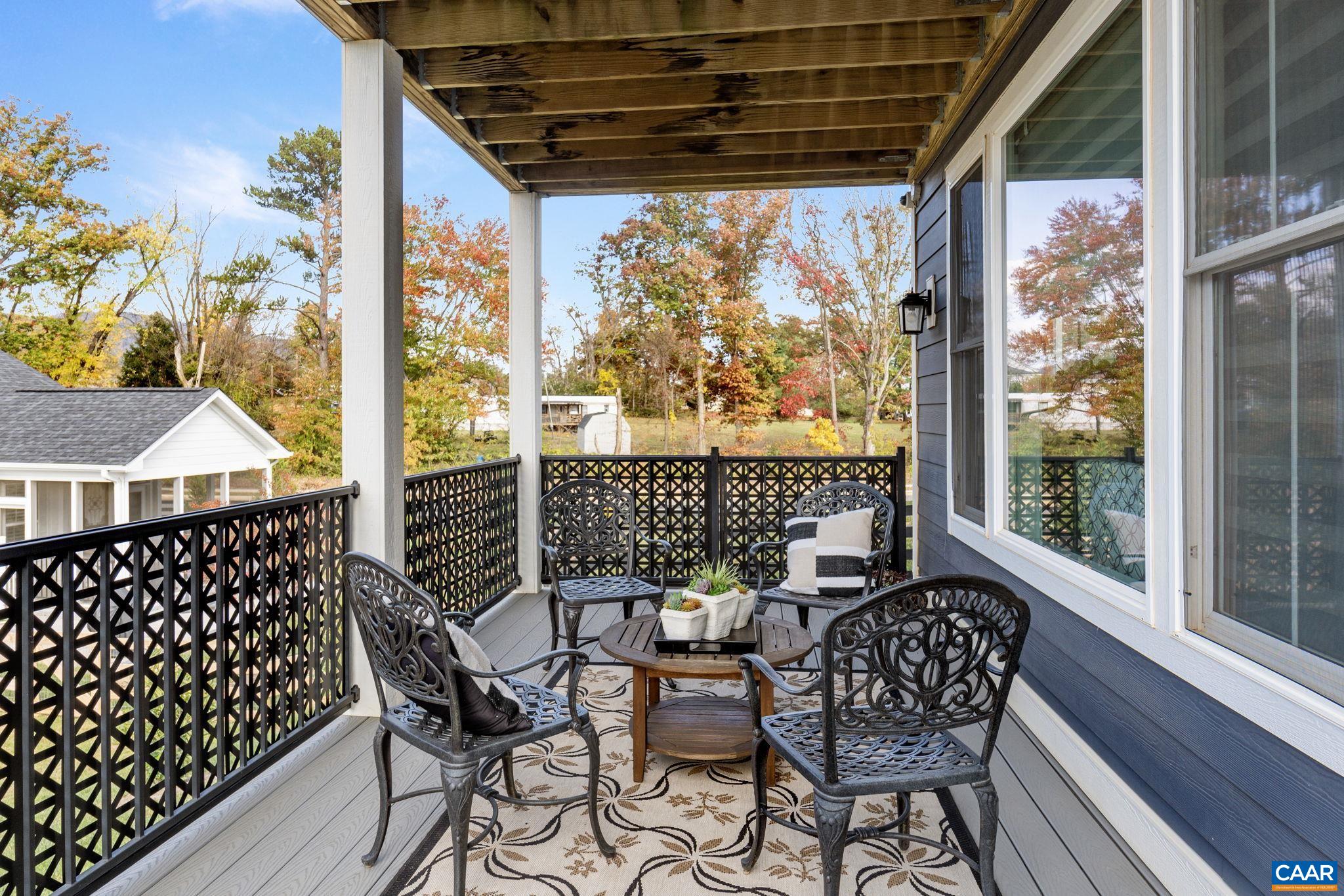 606 SAUNDERS HILL DR