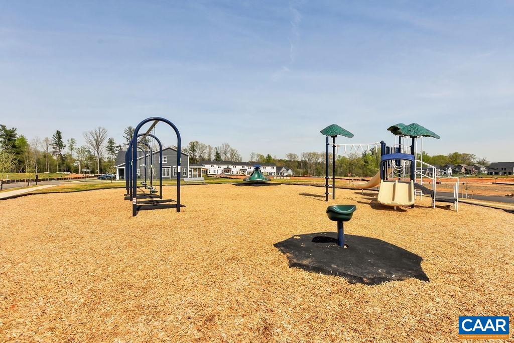 606 SAUNDERS HILL DR