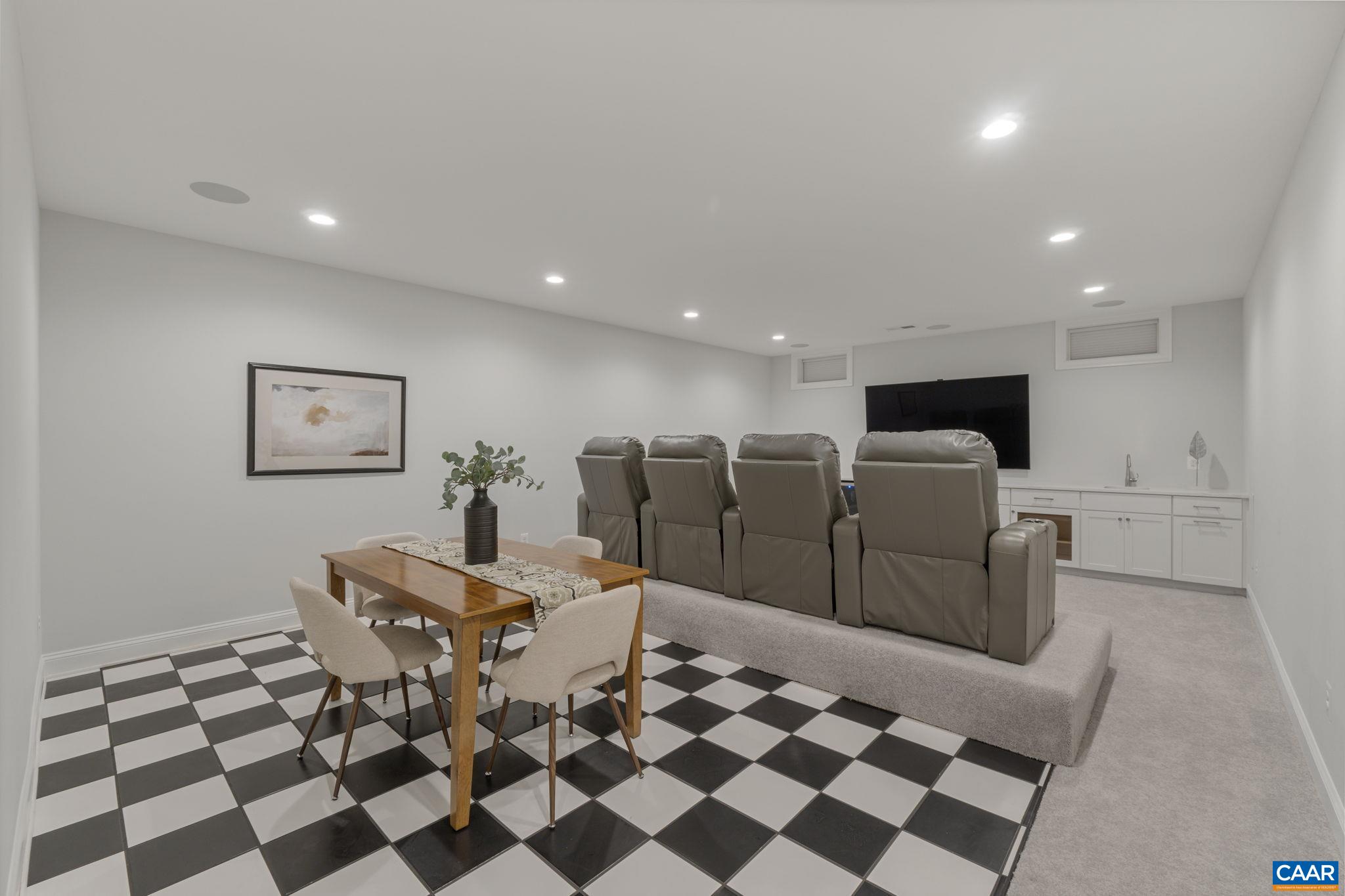 606 SAUNDERS HILL DR