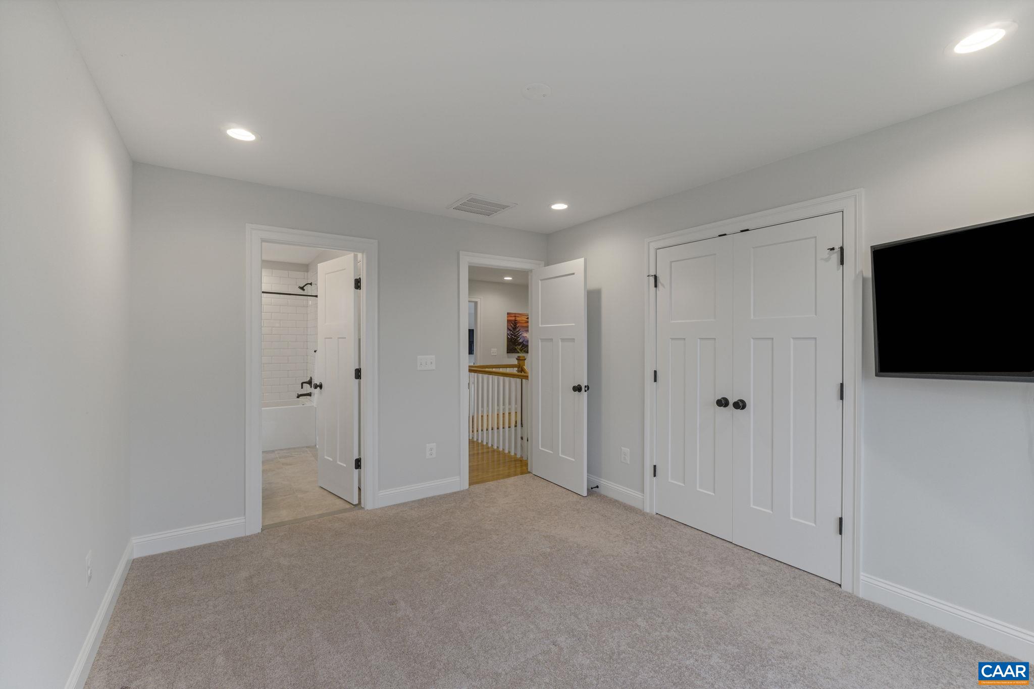 606 SAUNDERS HILL DR