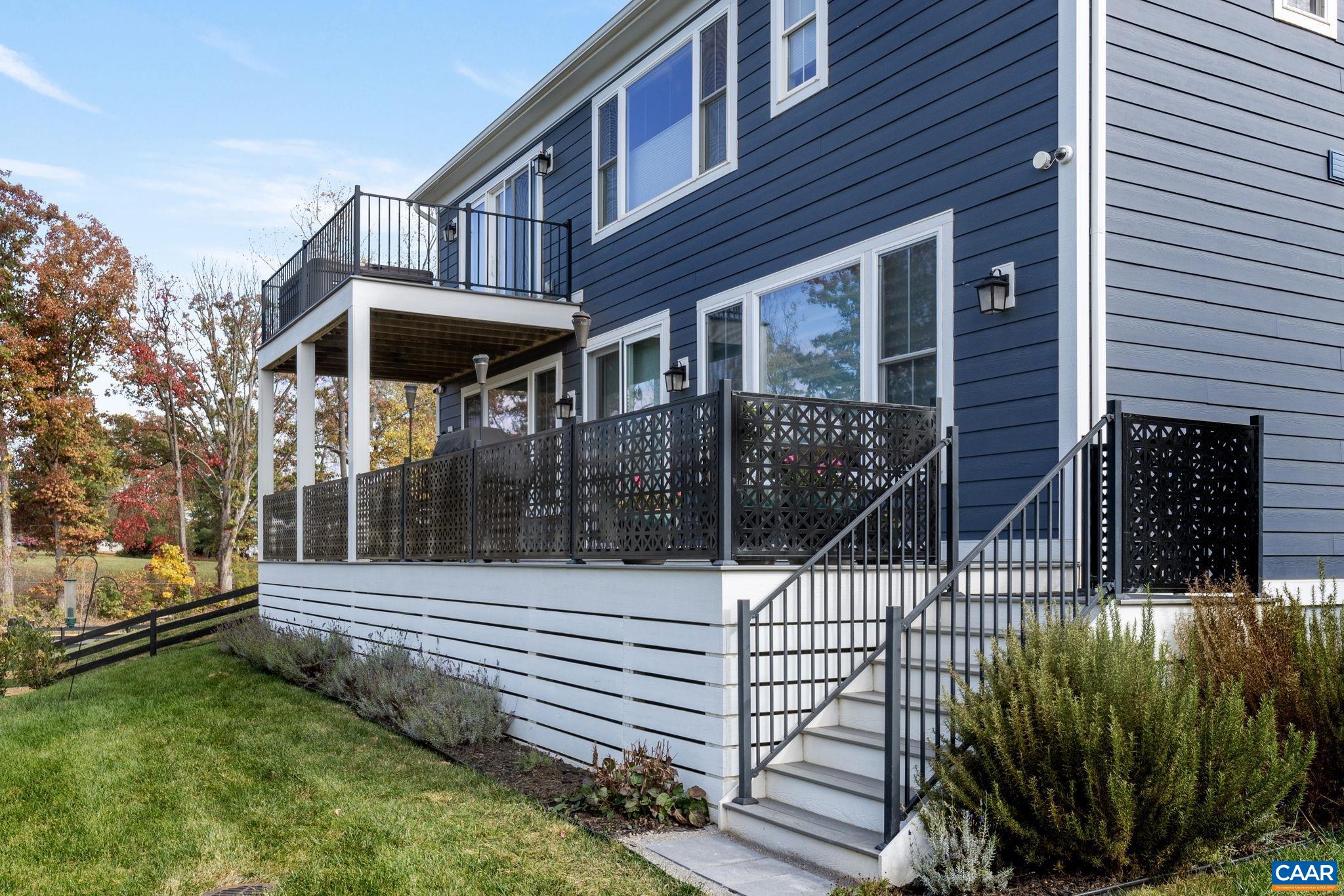 606 SAUNDERS HILL DR