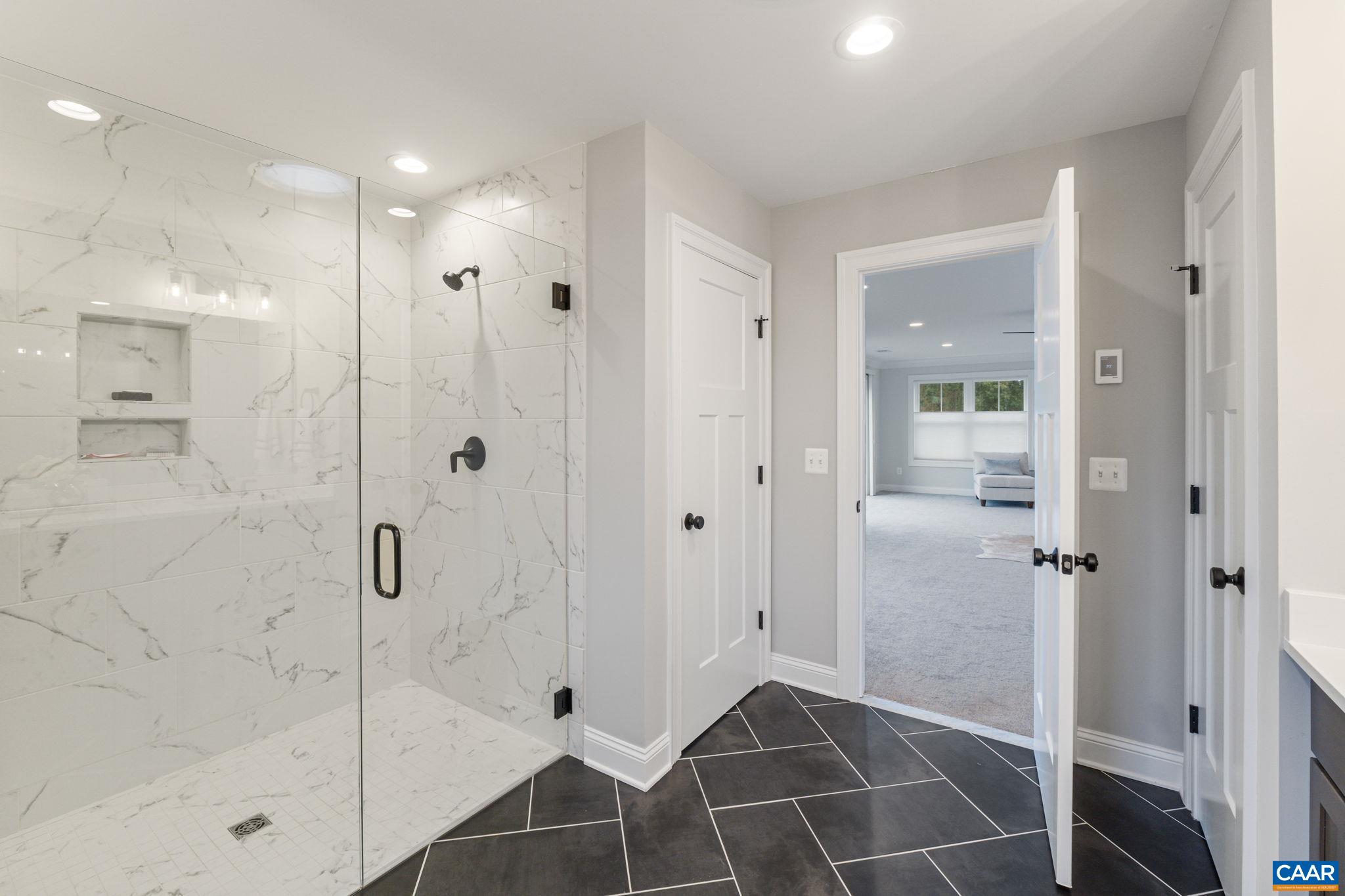 606 SAUNDERS HILL DR