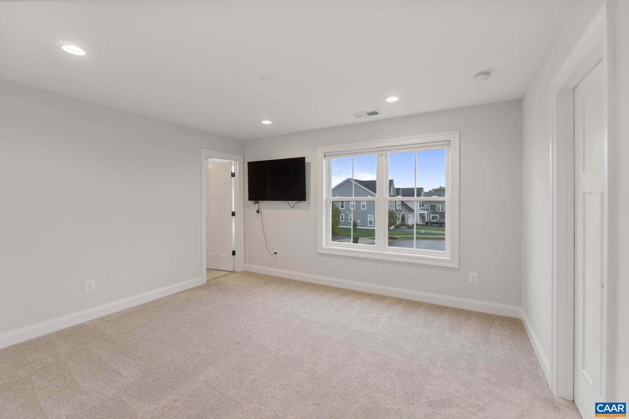 606 SAUNDERS HILL DR