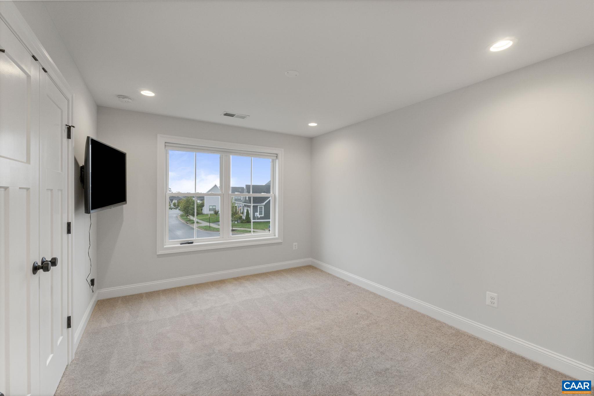 606 SAUNDERS HILL DR