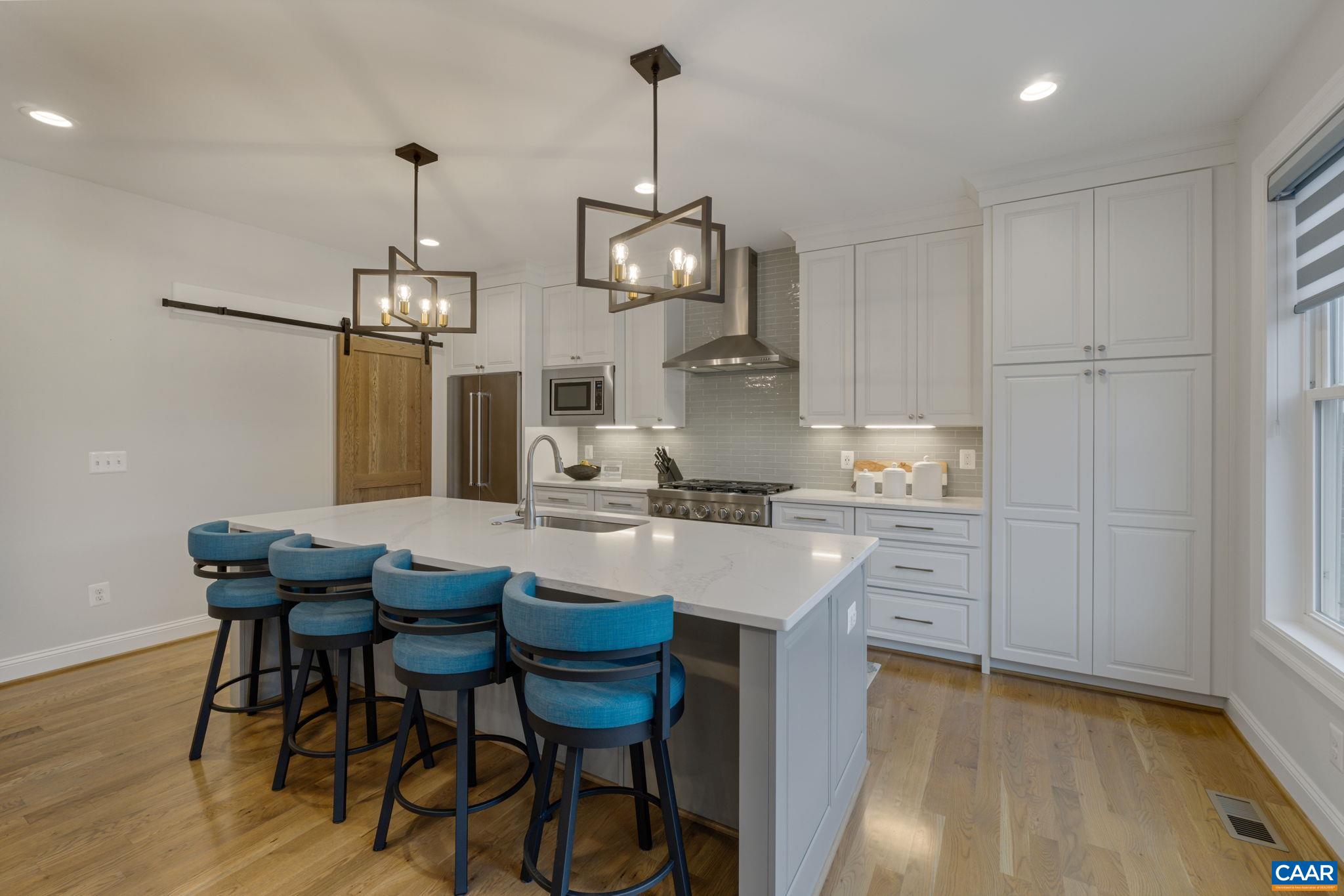 606 SAUNDERS HILL DR