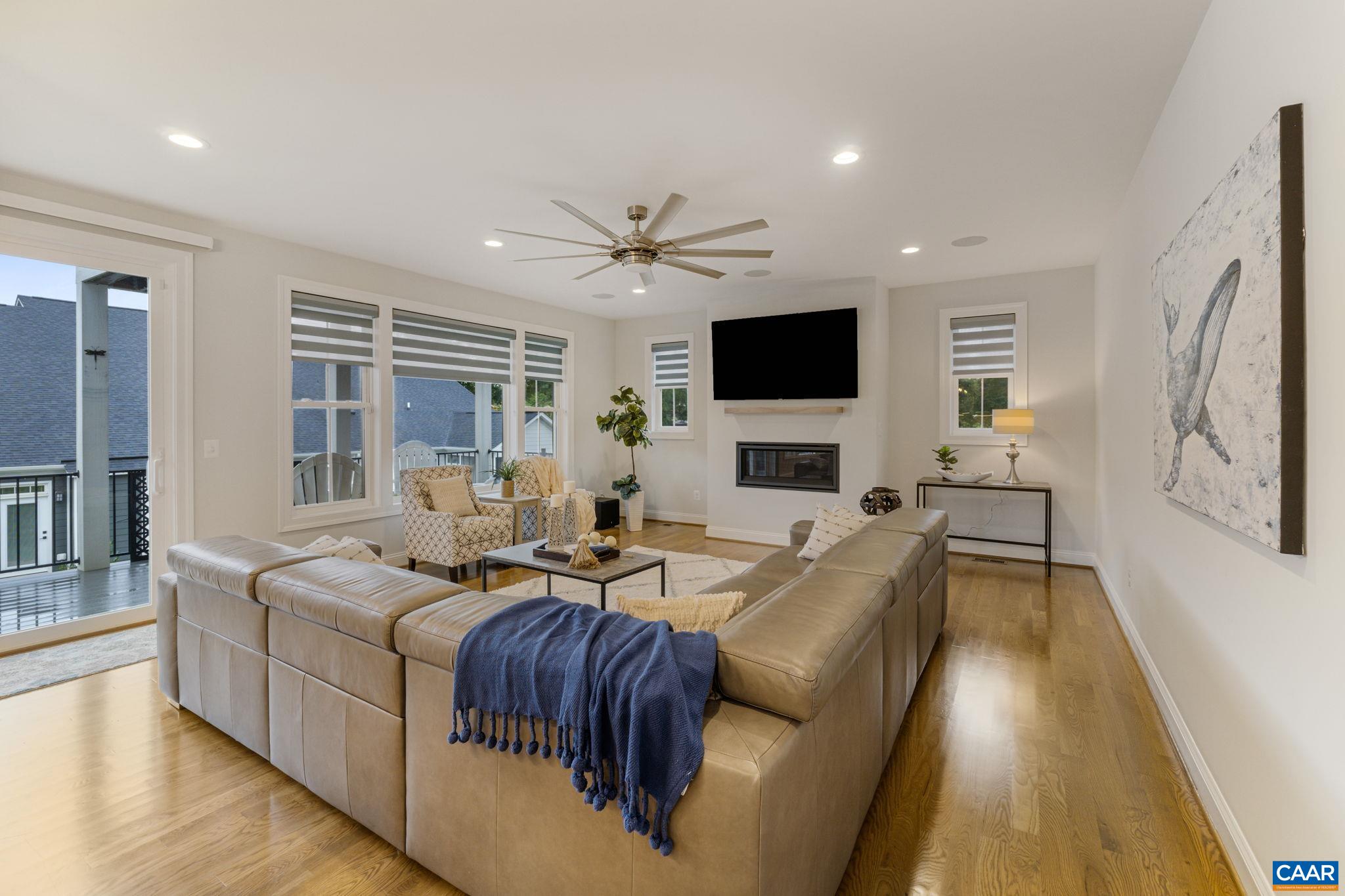 606 SAUNDERS HILL DR