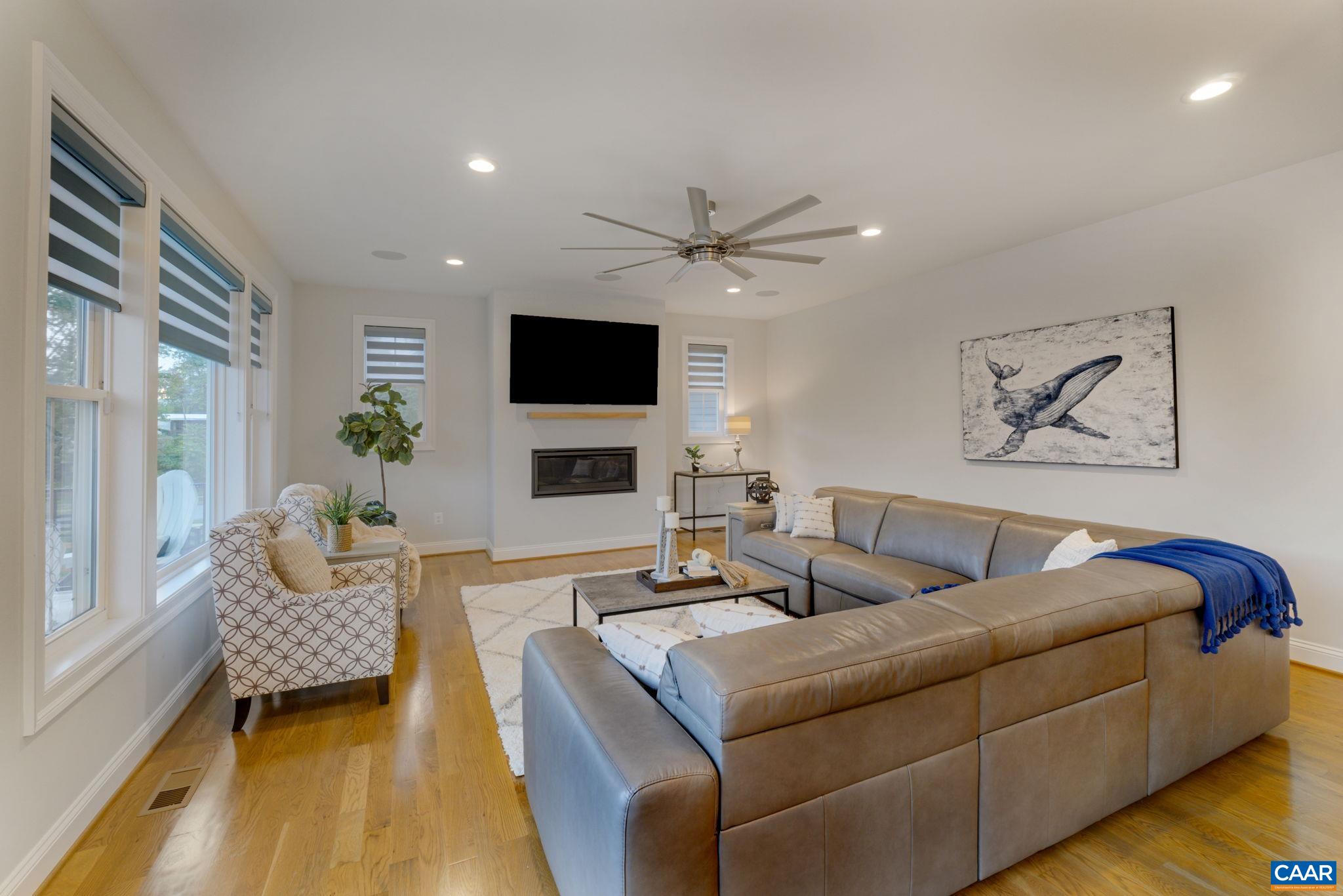 606 SAUNDERS HILL DR