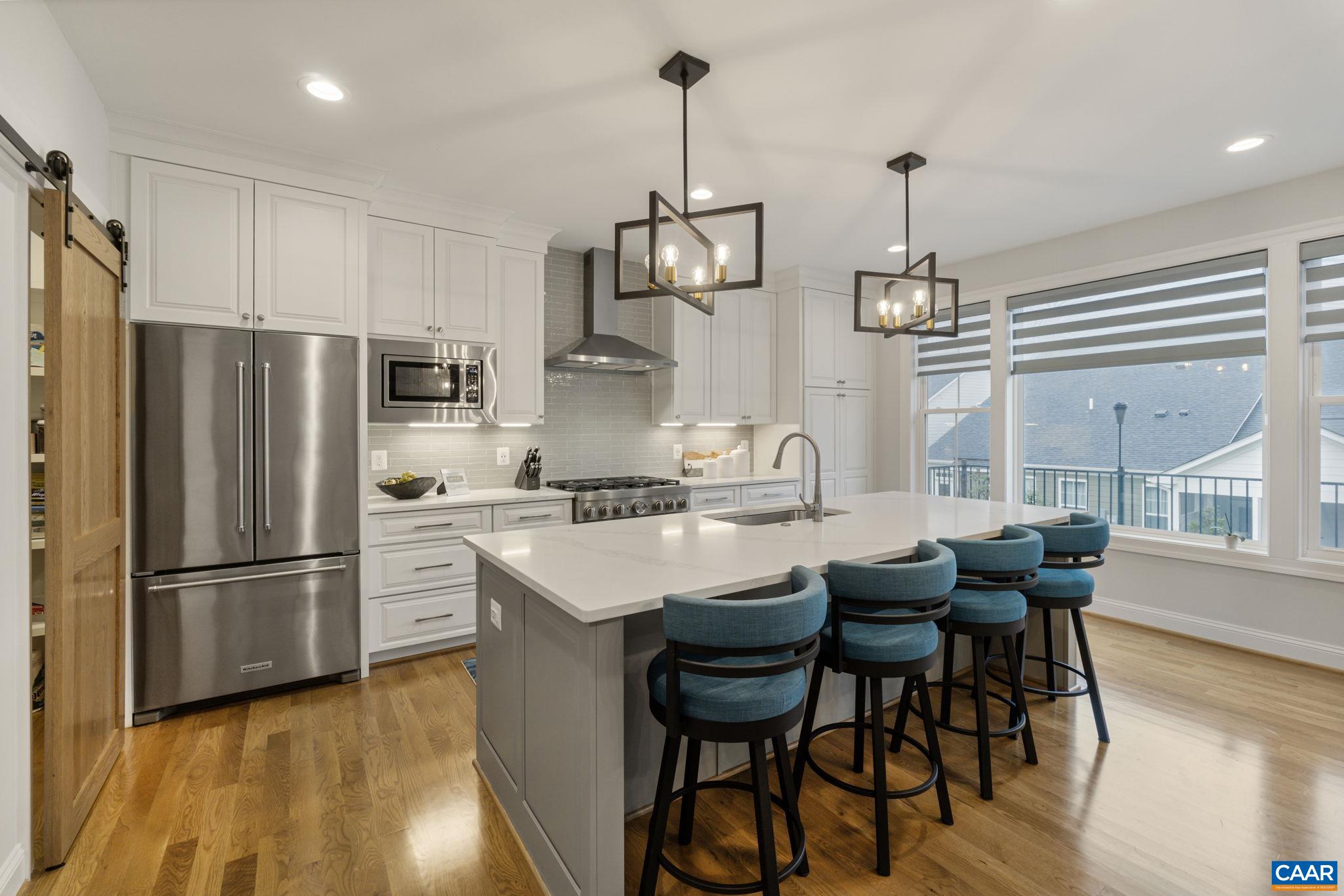 606 SAUNDERS HILL DR