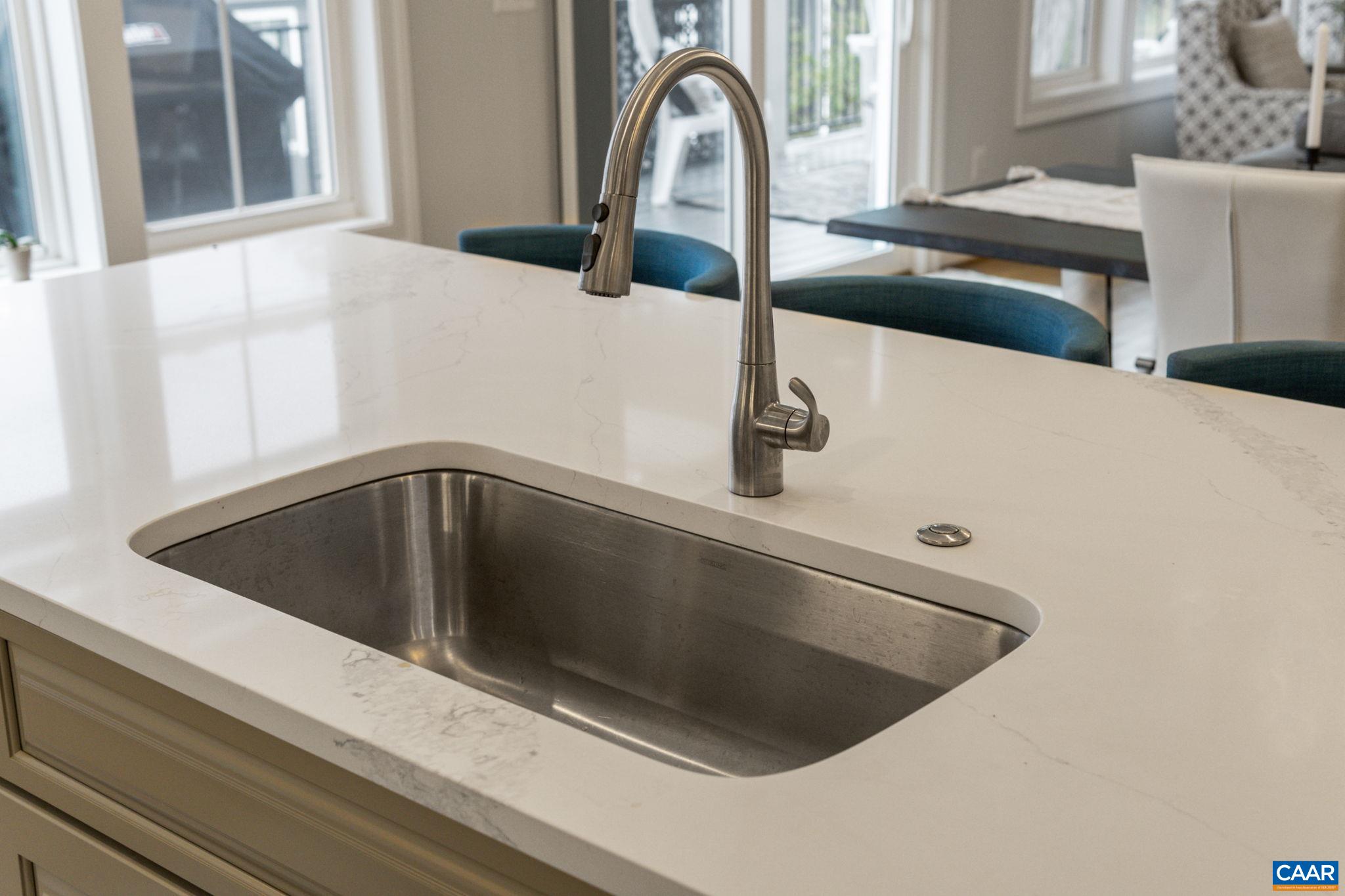 606 SAUNDERS HILL DR