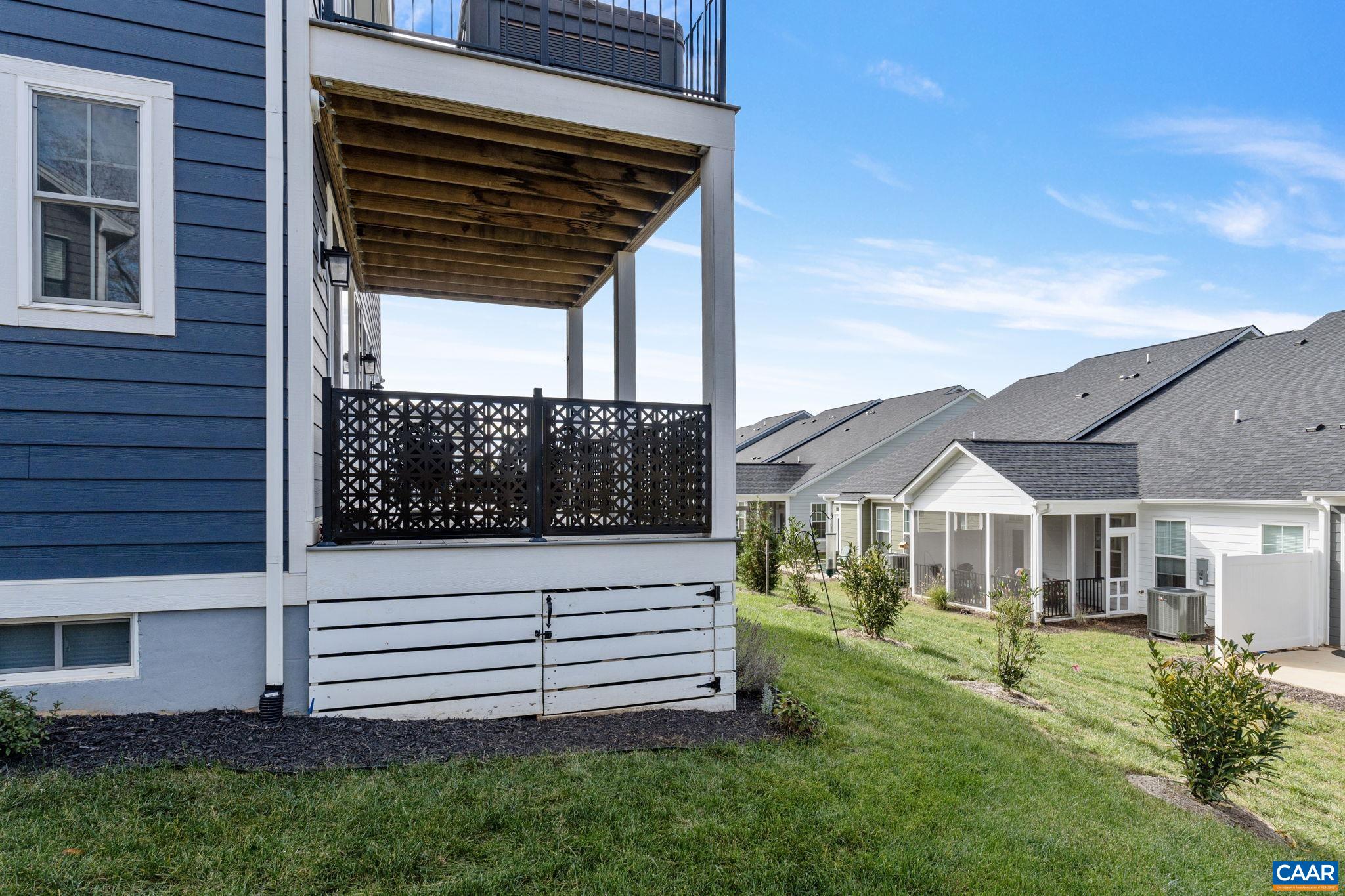 606 SAUNDERS HILL DR