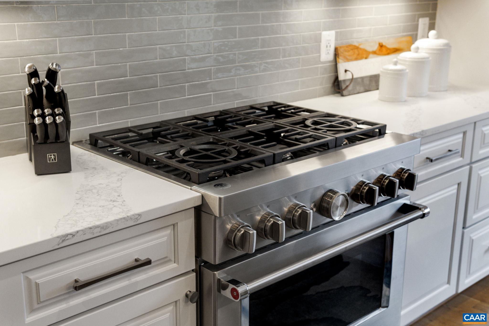 606 SAUNDERS HILL DR