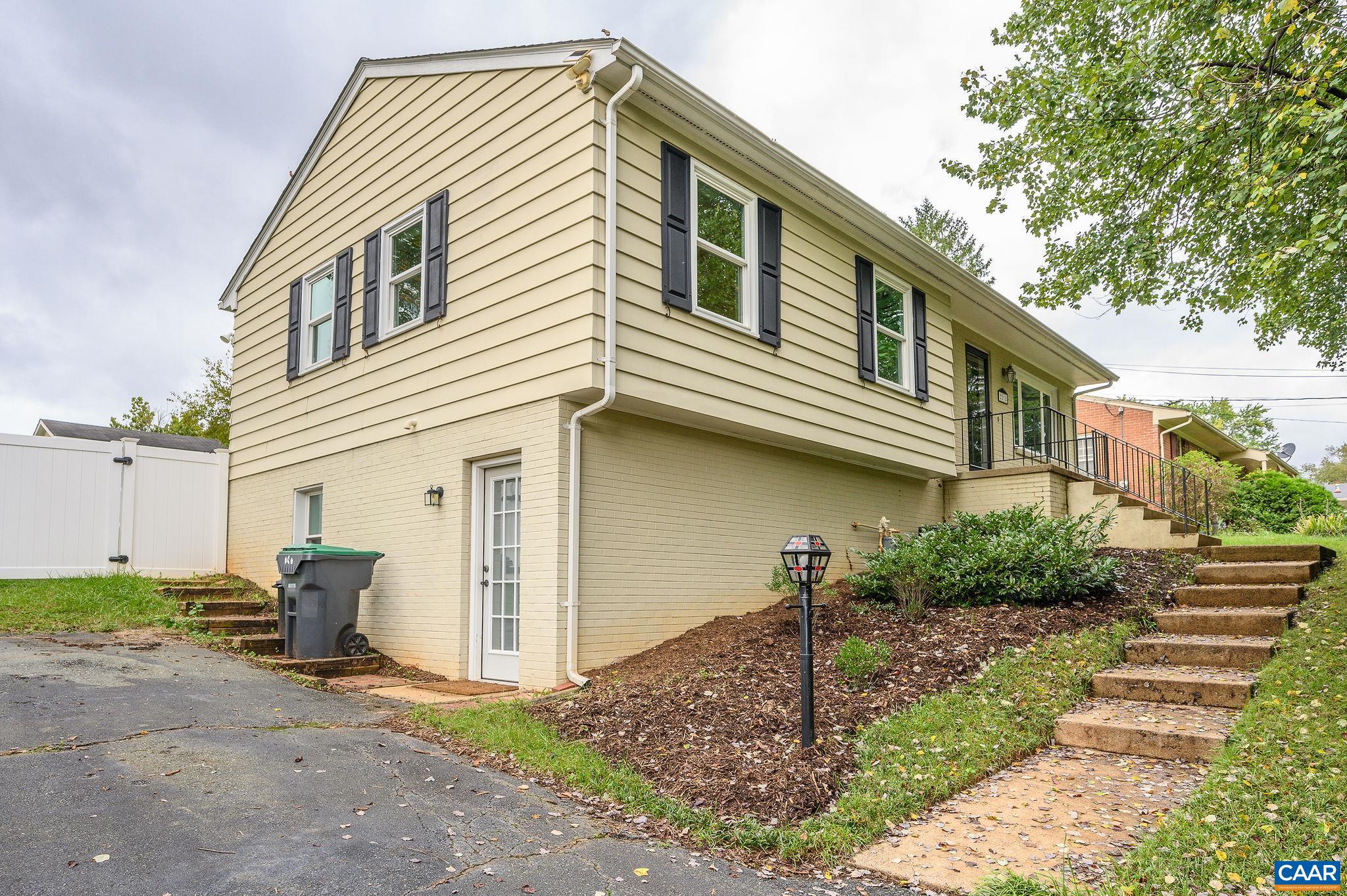 2215 BANBURY ST