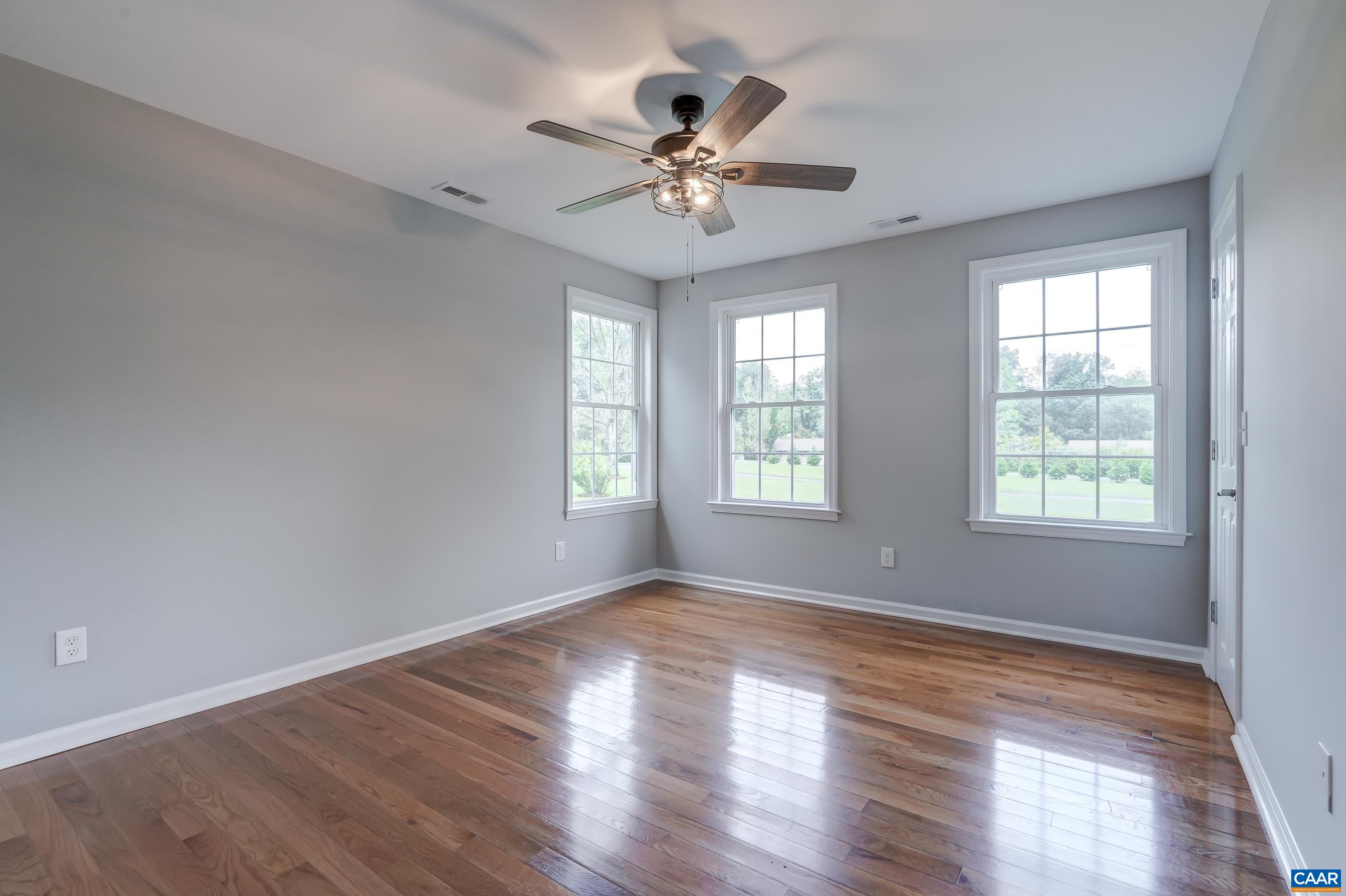 968 GREENWOOD RD