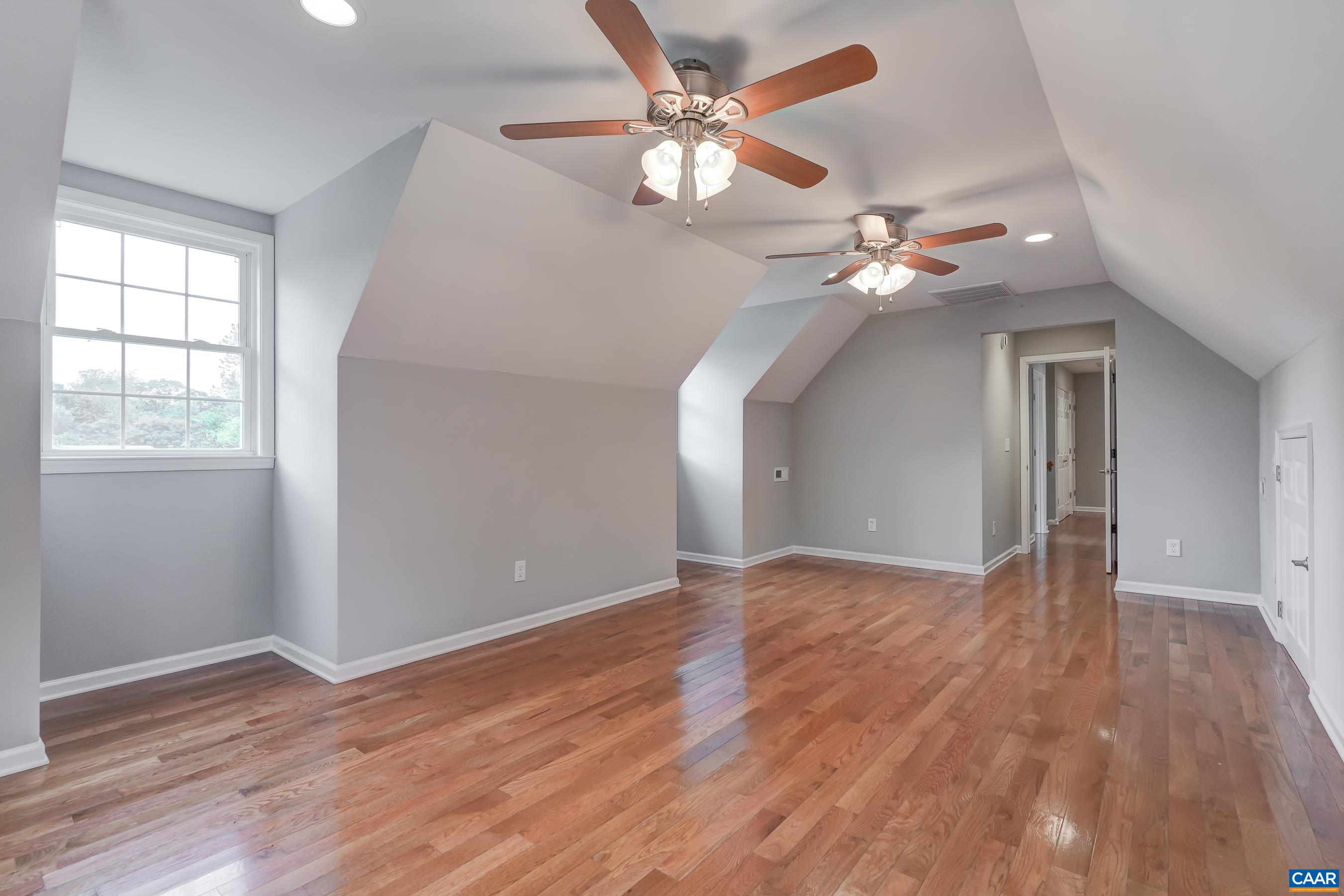 968 GREENWOOD RD