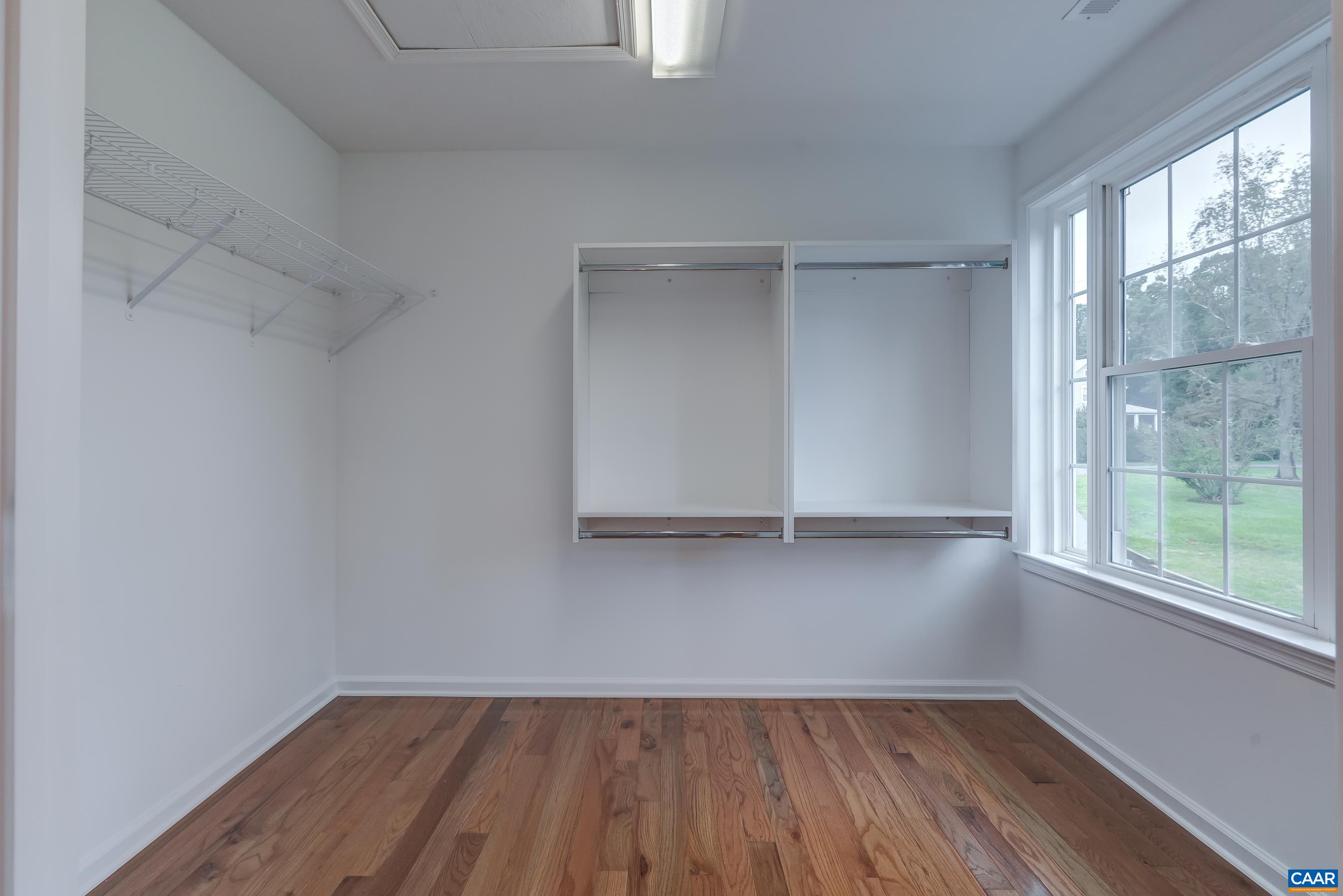 968 GREENWOOD RD