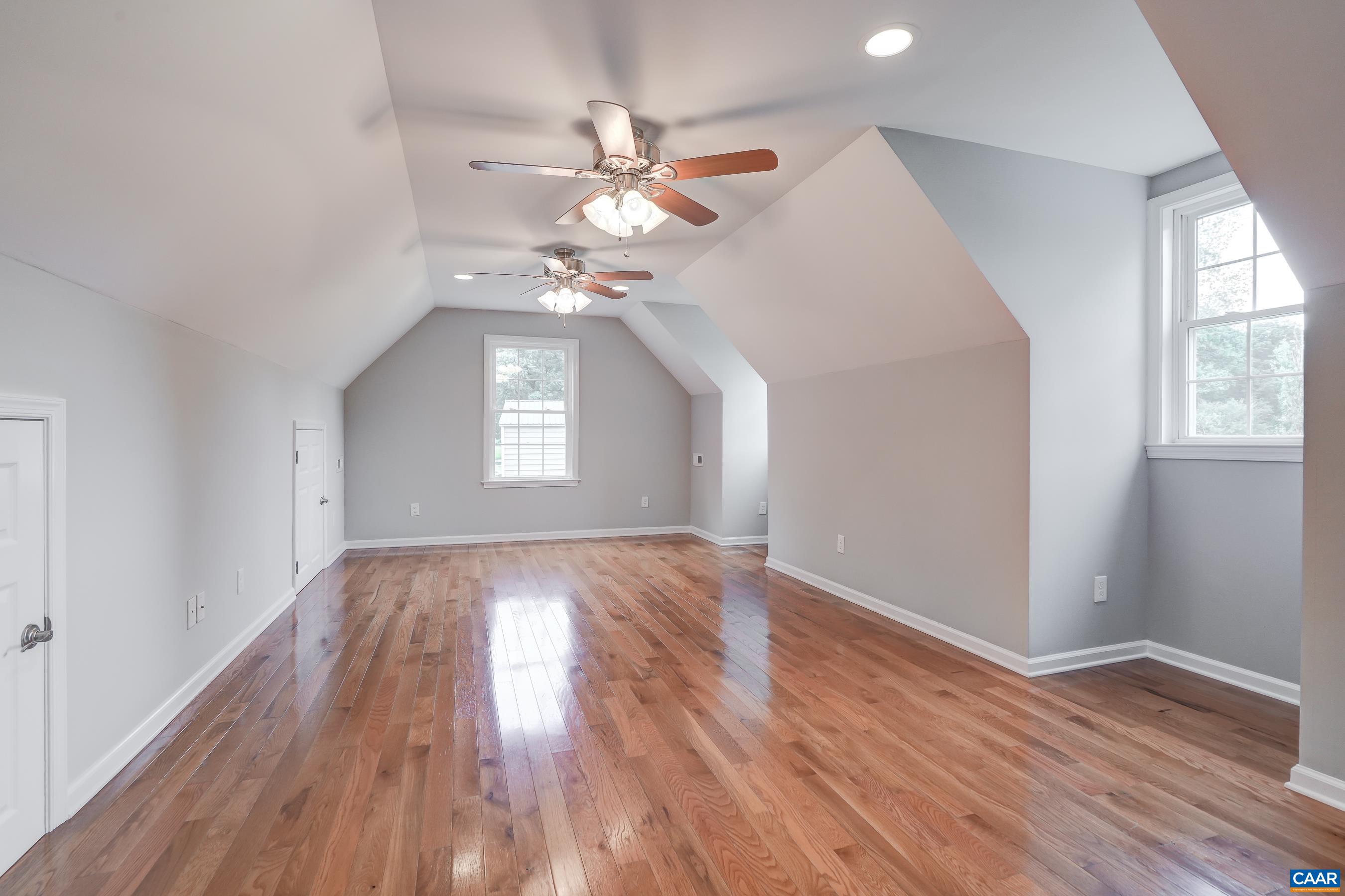 968 GREENWOOD RD