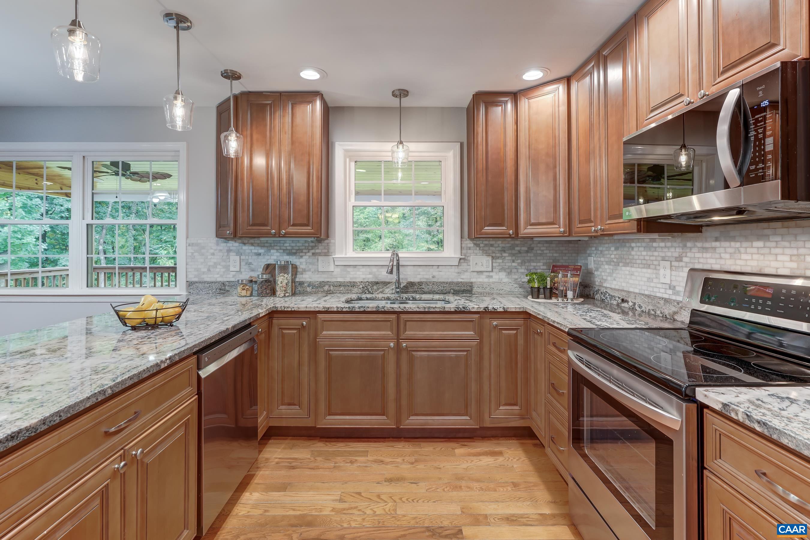 968 GREENWOOD RD