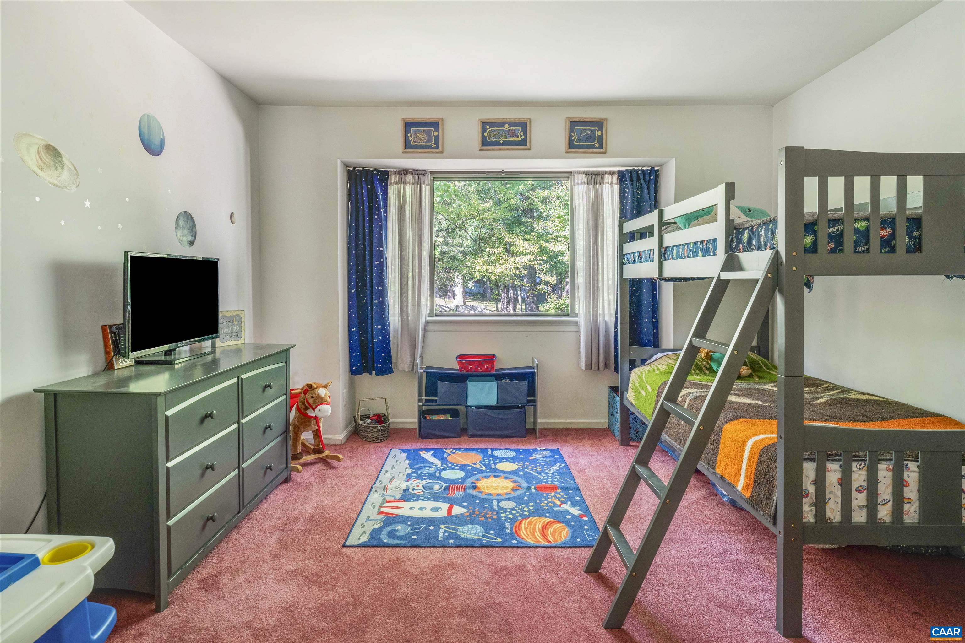 301 LAKE FOREST LN
