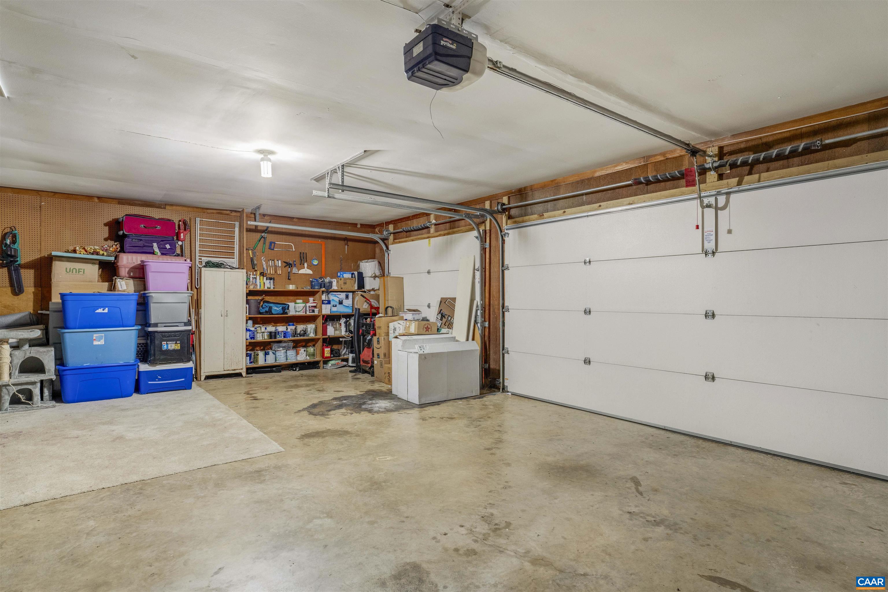 301 LAKE FOREST LN