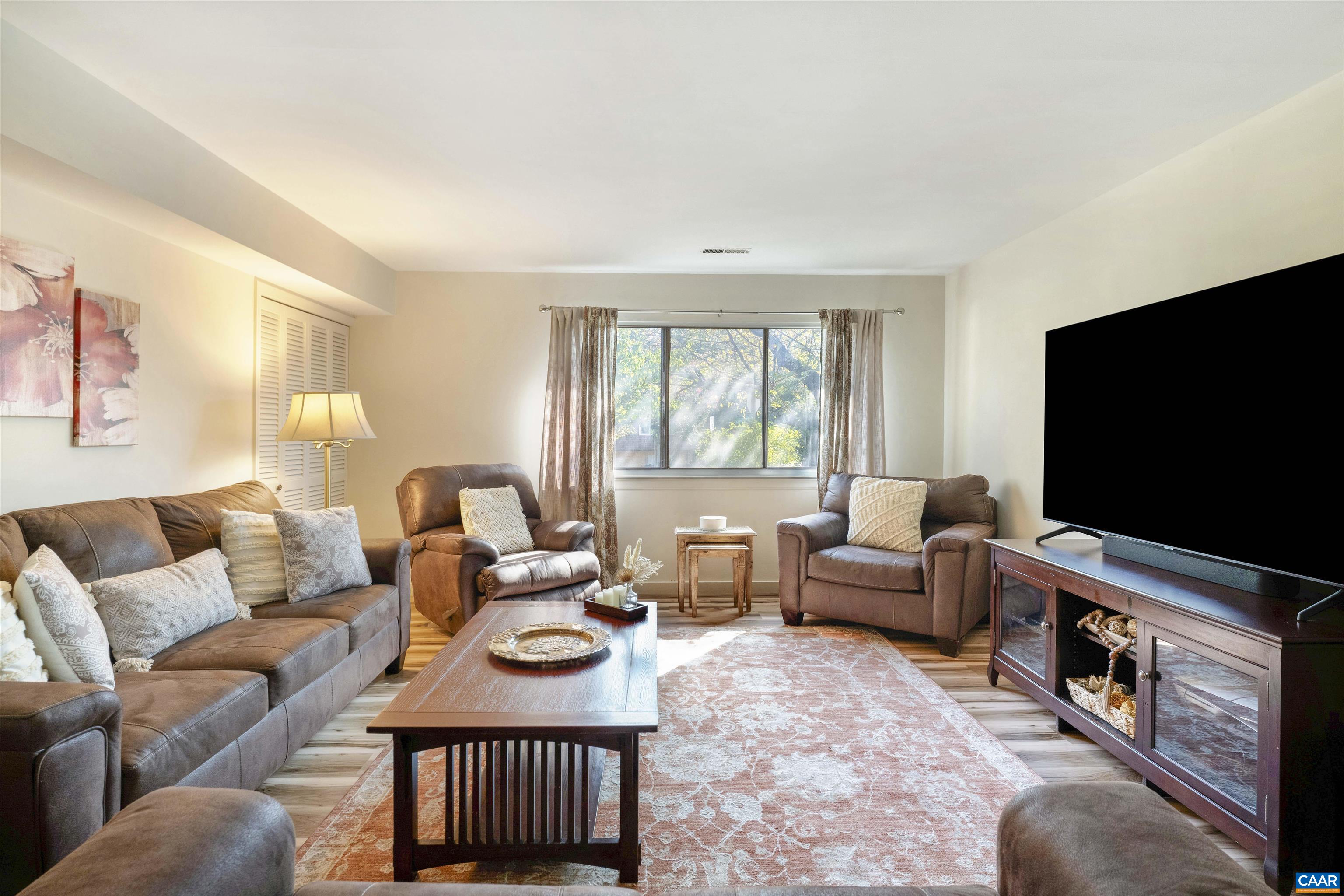 301 LAKE FOREST LN