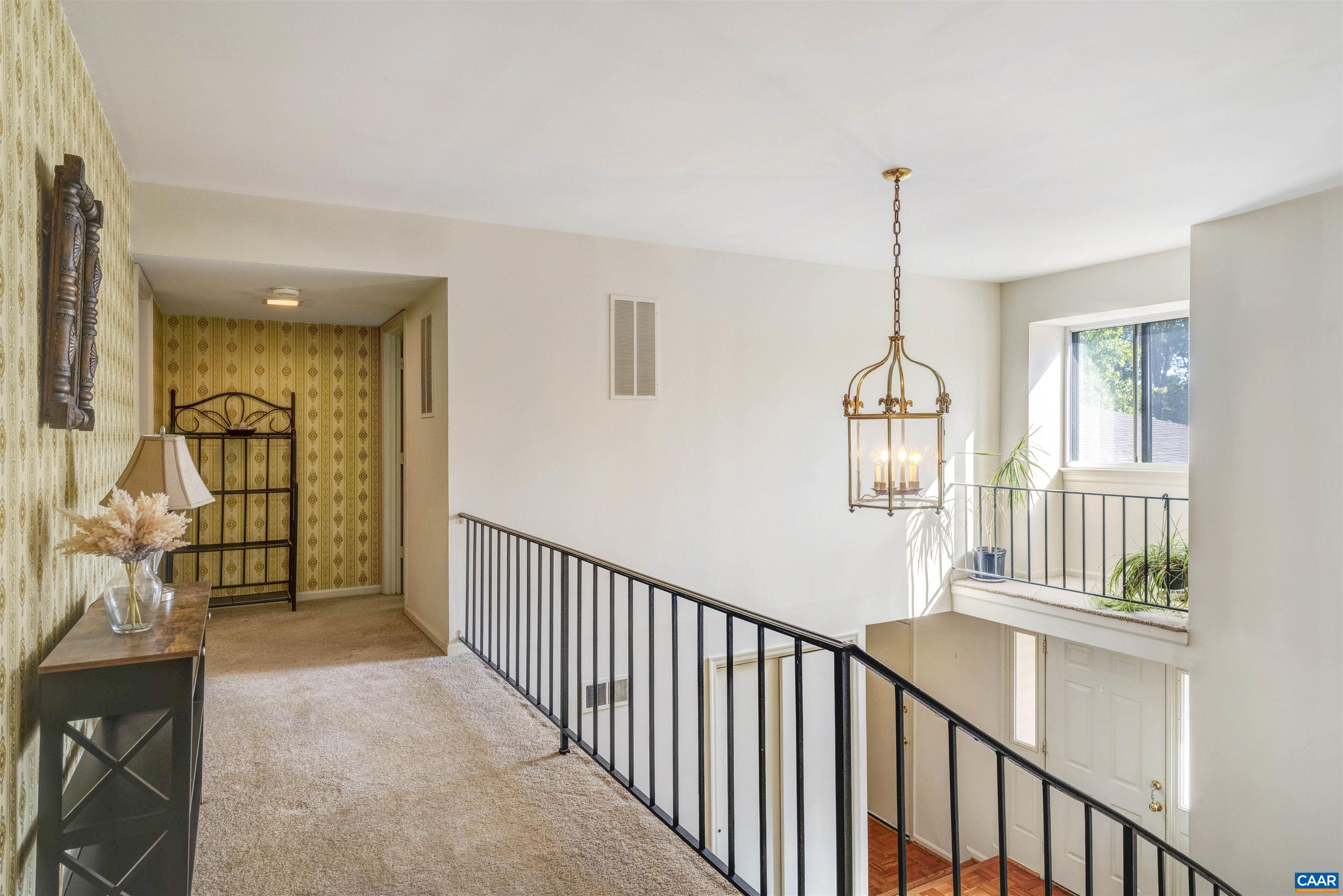 301 LAKE FOREST LN