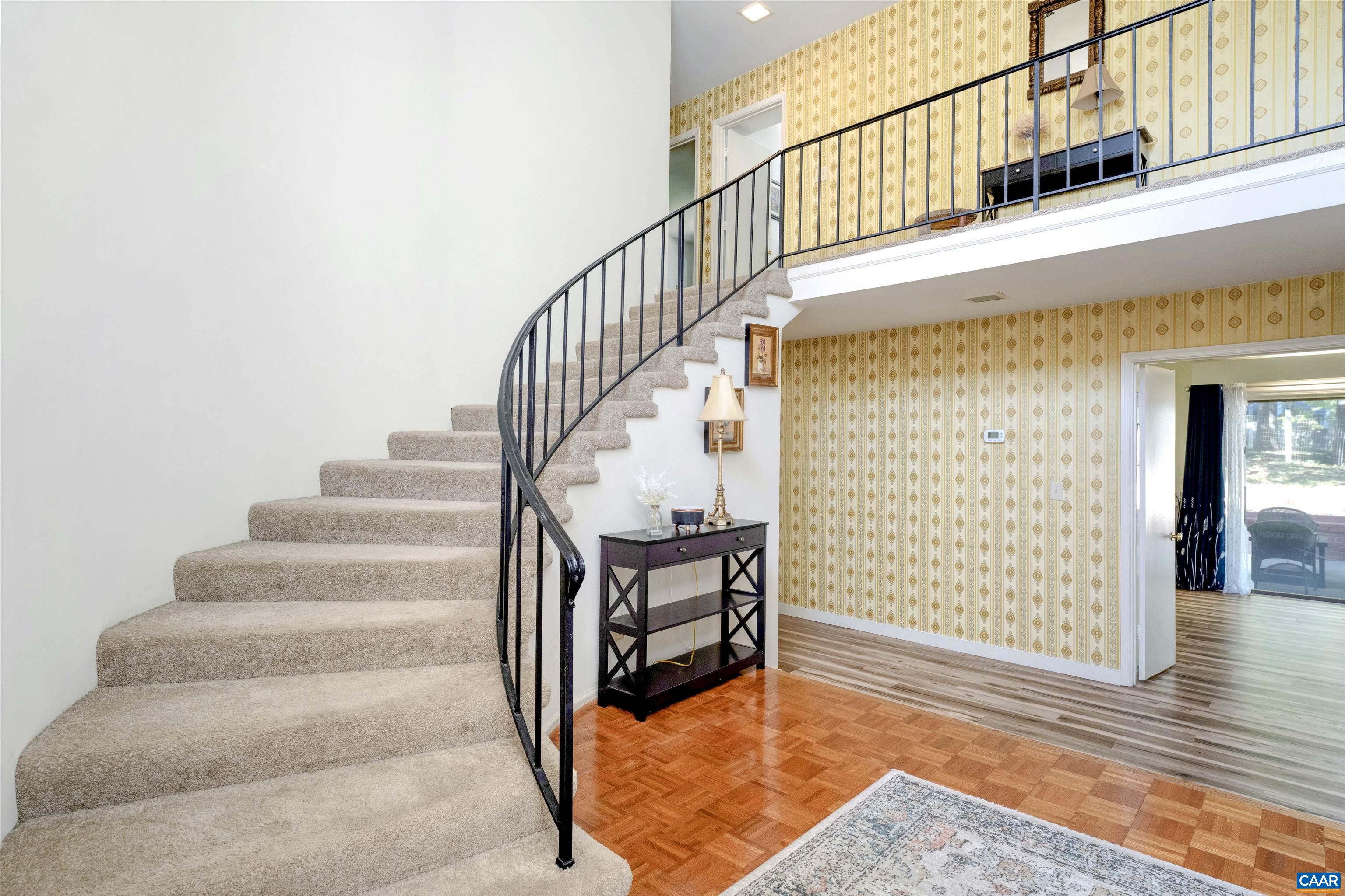 301 LAKE FOREST LN