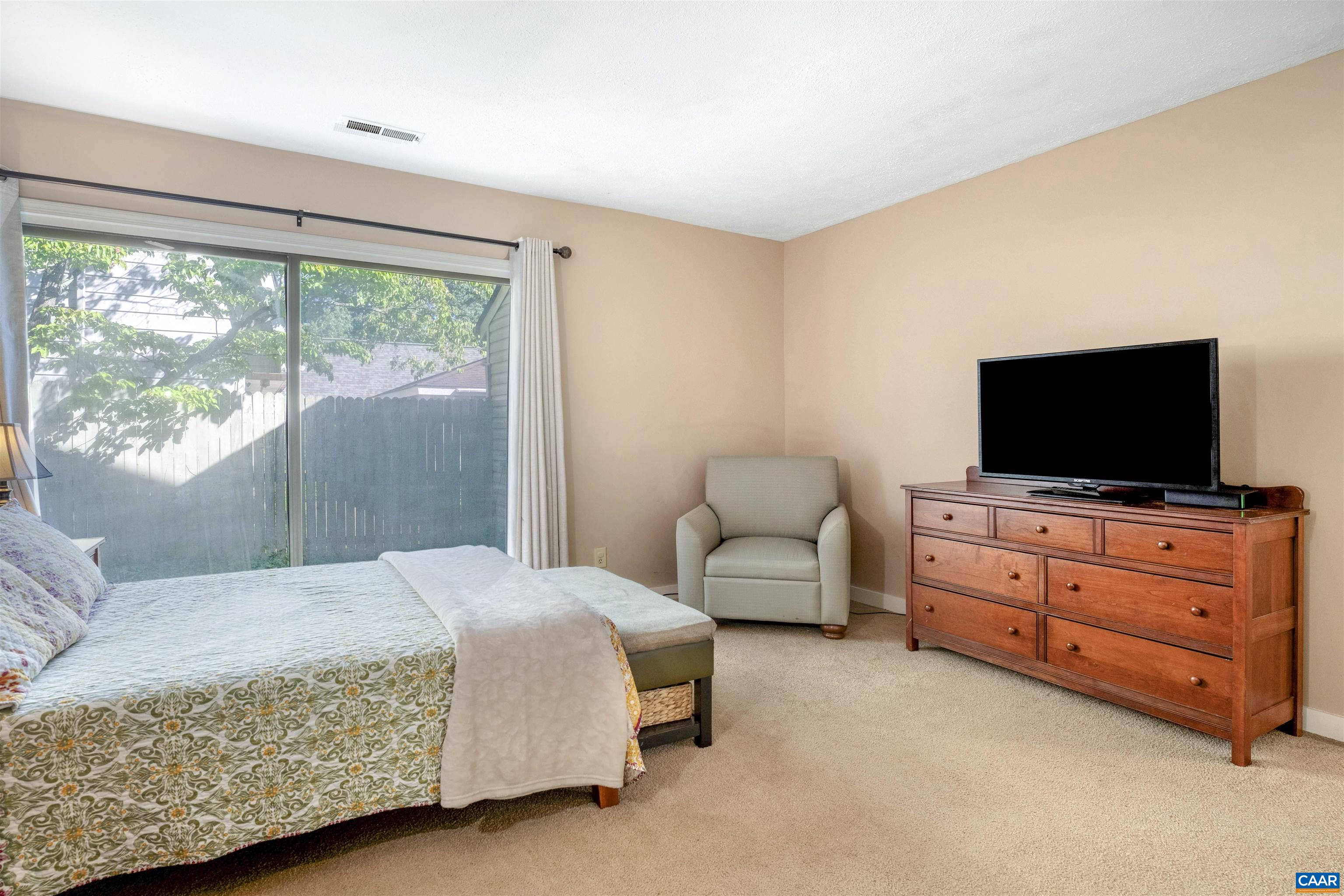 301 LAKE FOREST LN