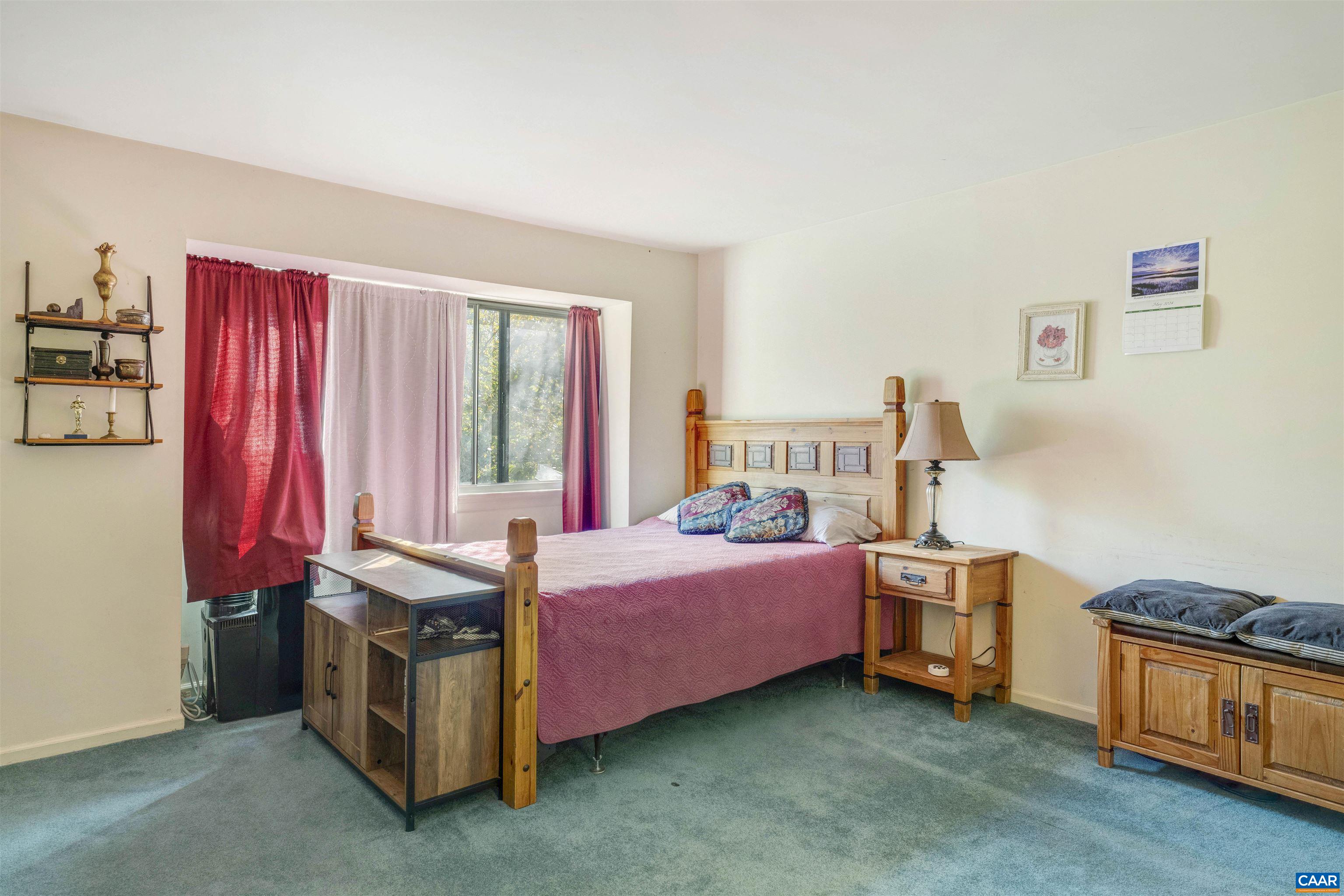 301 LAKE FOREST LN