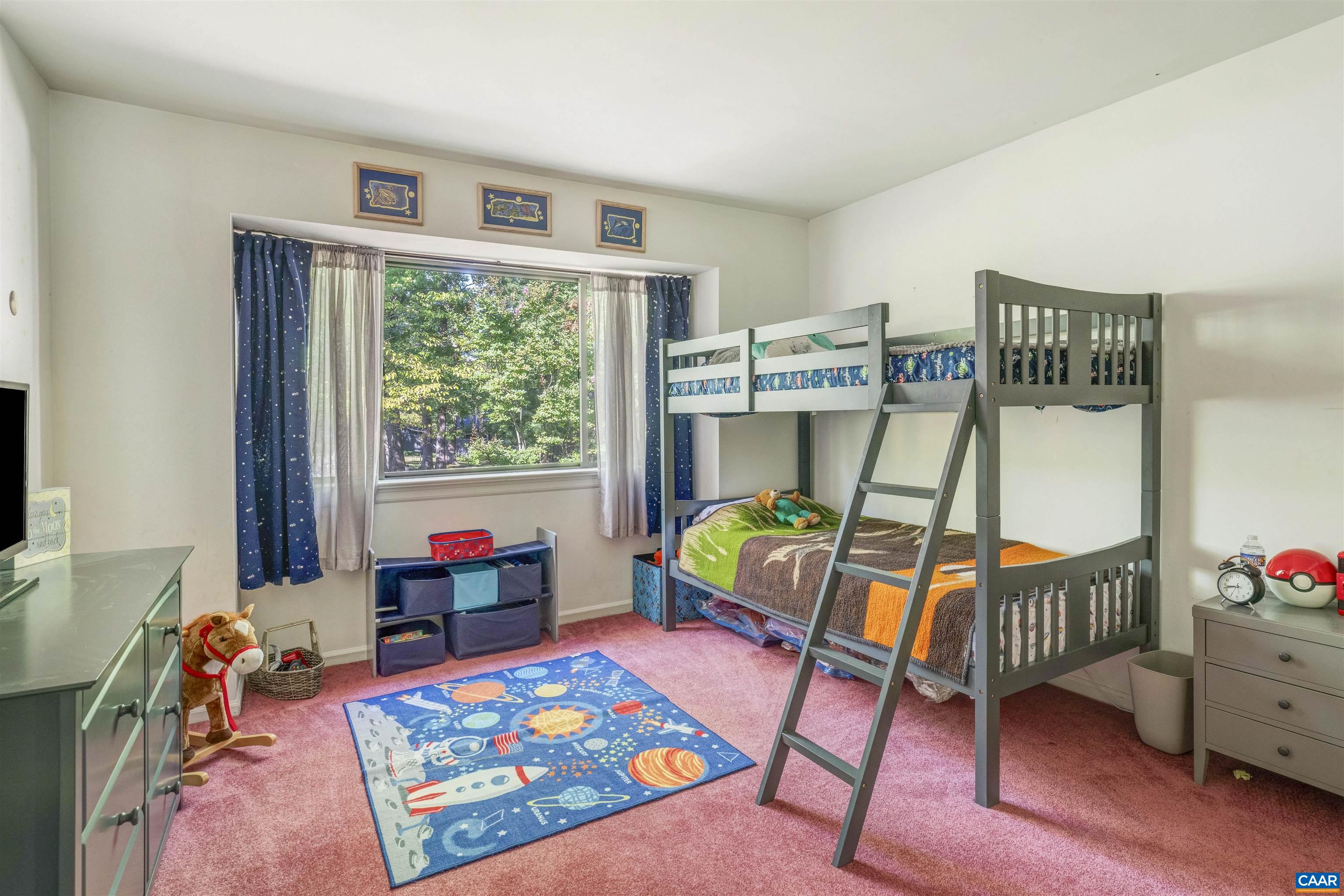 301 LAKE FOREST LN