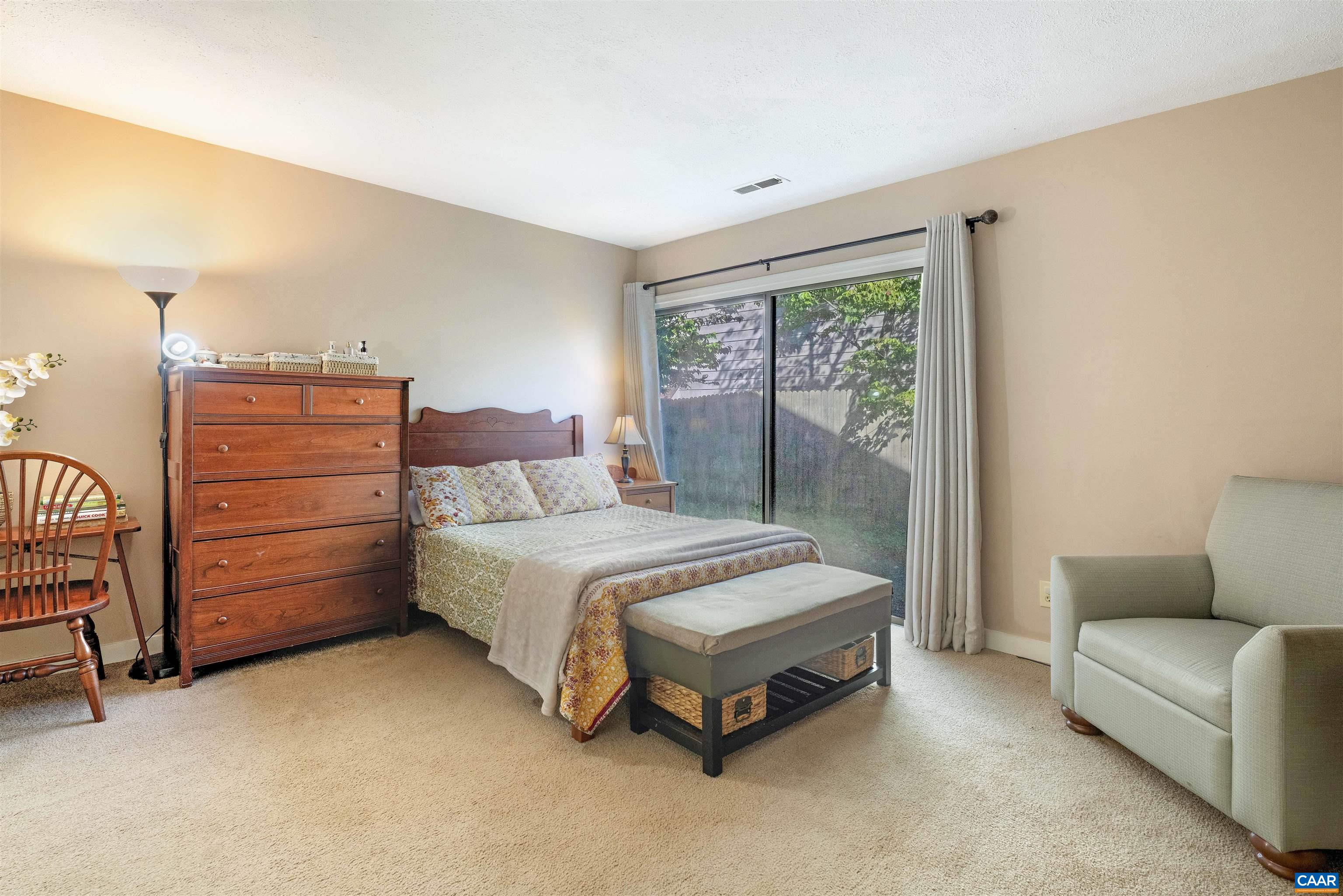 301 LAKE FOREST LN