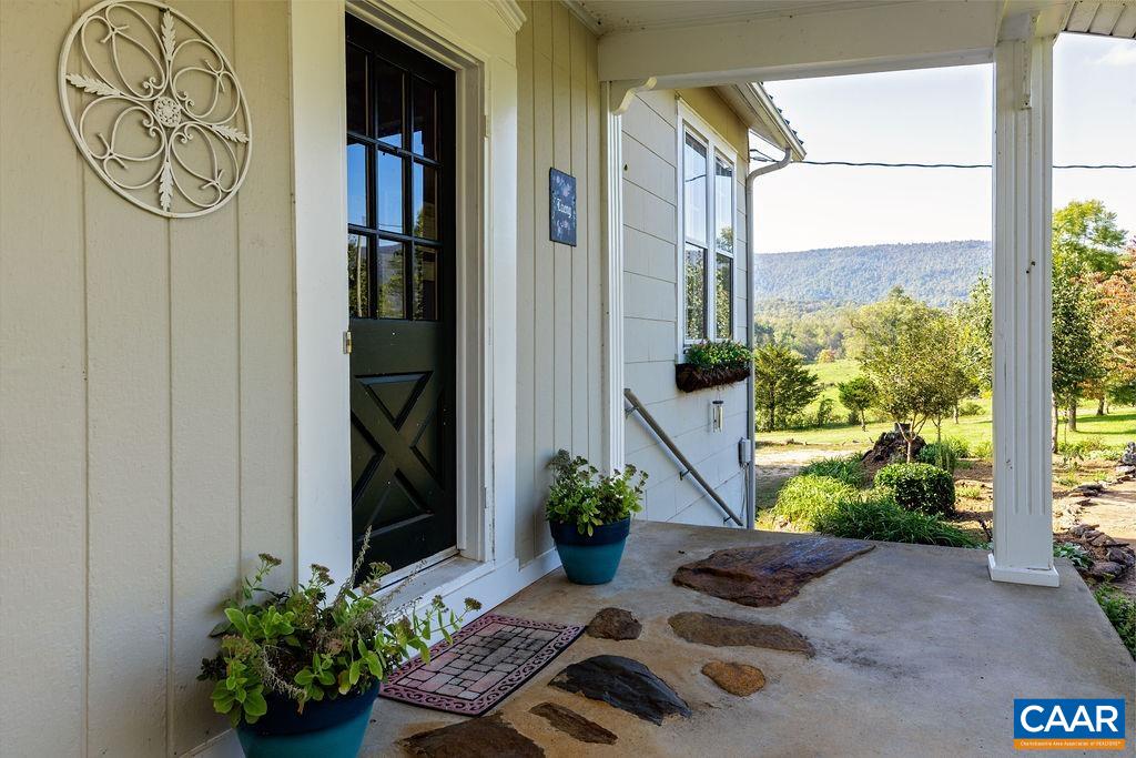 571 MOUNTAIN RD