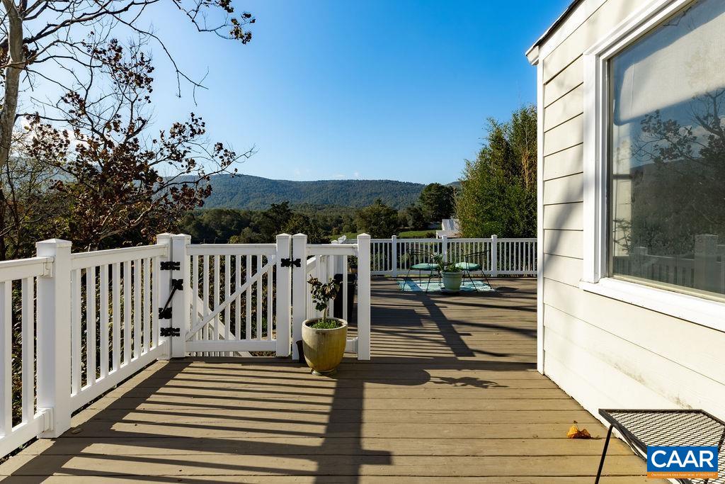 571 MOUNTAIN RD