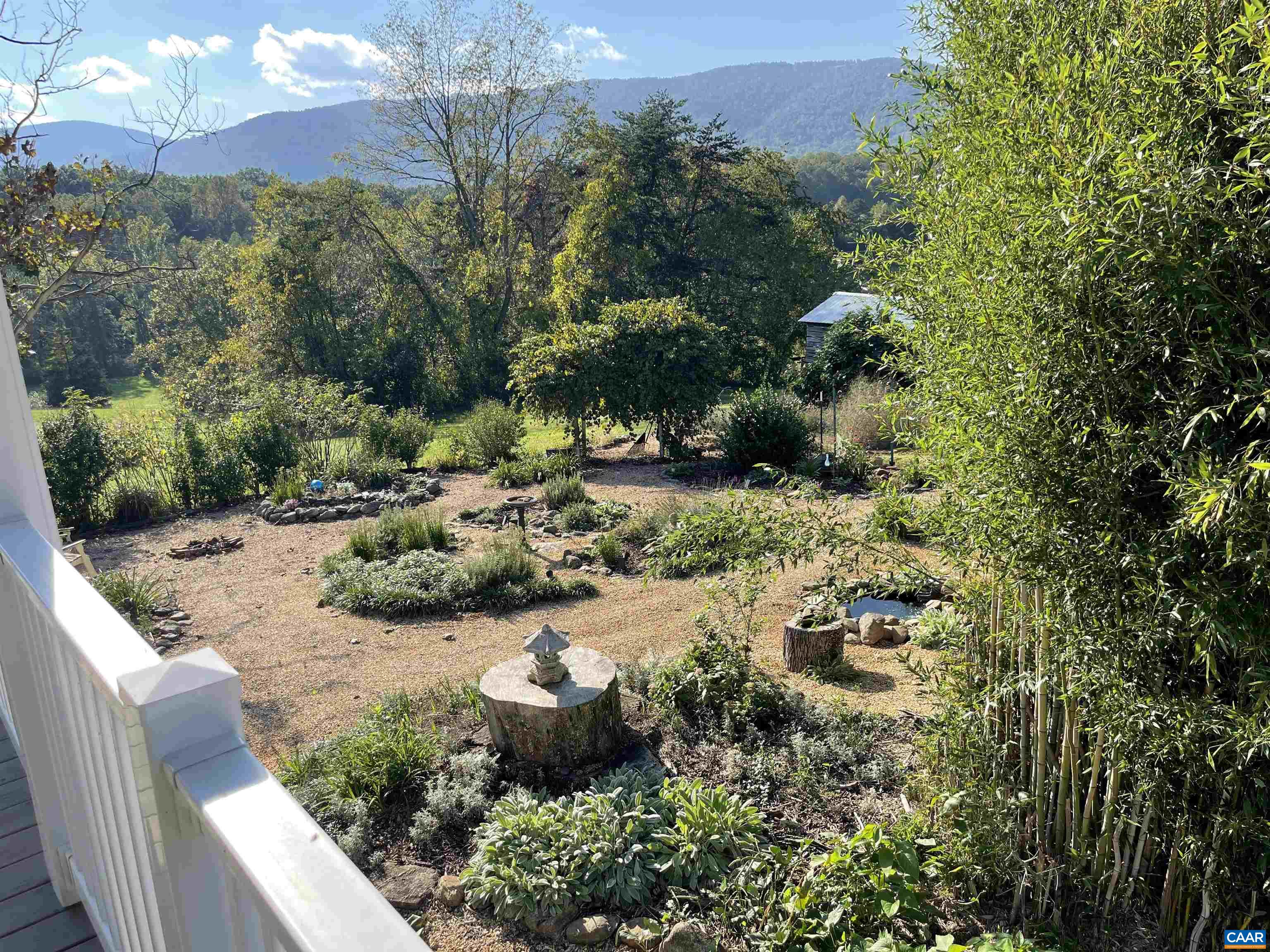 571 MOUNTAIN RD
