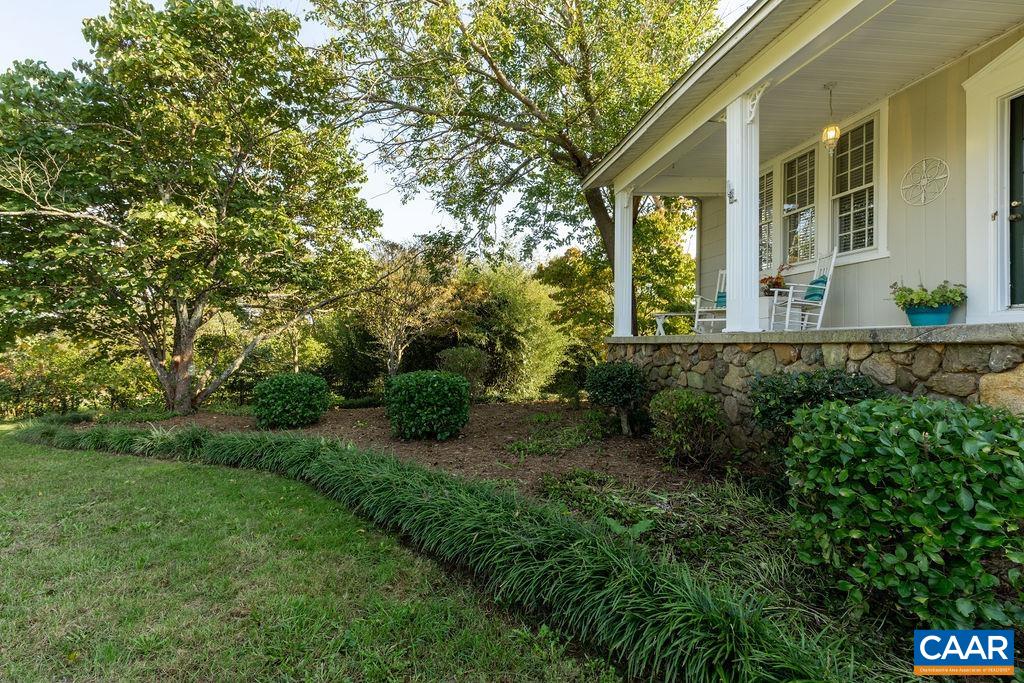 571 MOUNTAIN RD