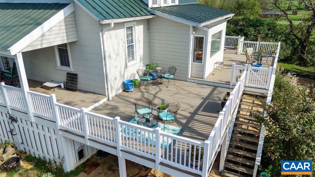 571 MOUNTAIN RD