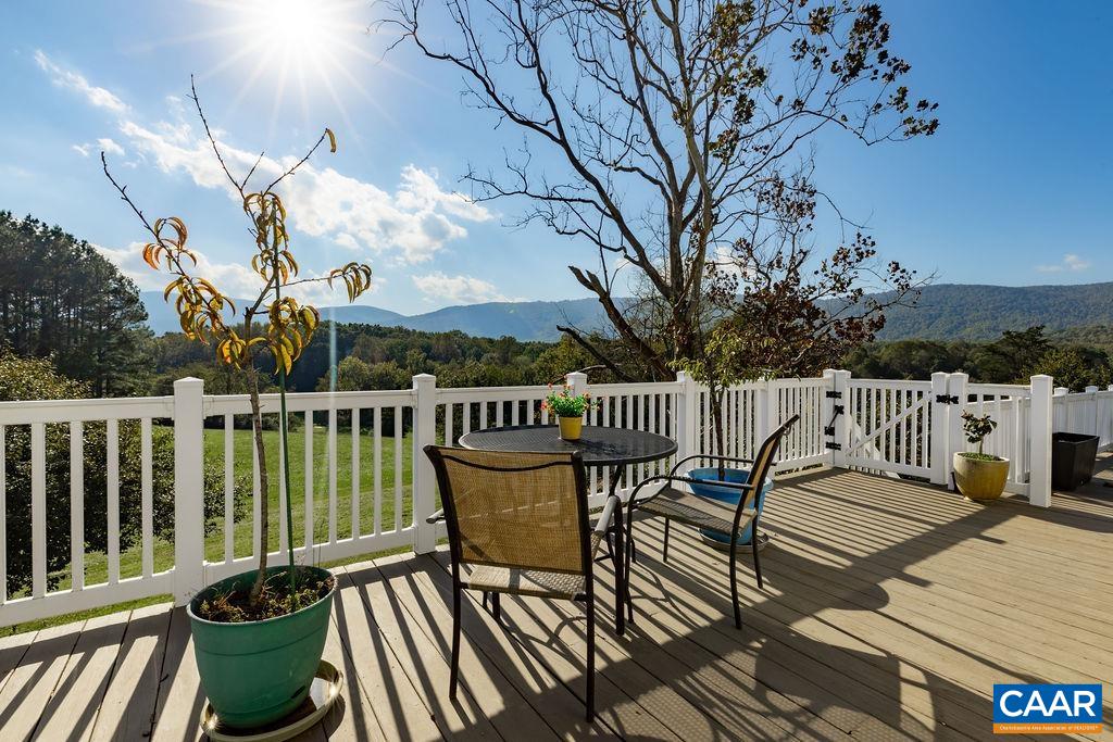 571 MOUNTAIN RD